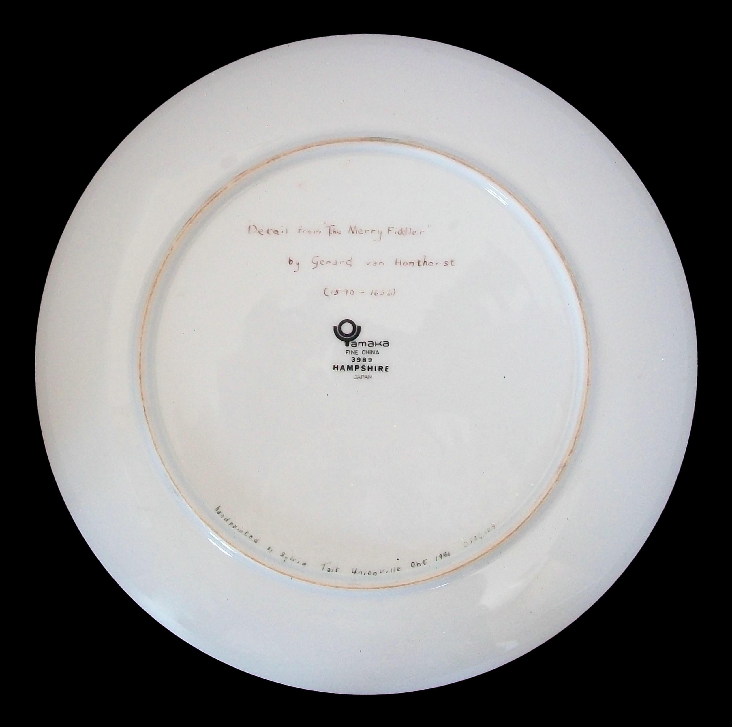 SYLVIA TAIT – „The Merry Fiddler“ – handbemalter Teller – Kanada – um 1981 (20. Jahrhundert) im Angebot