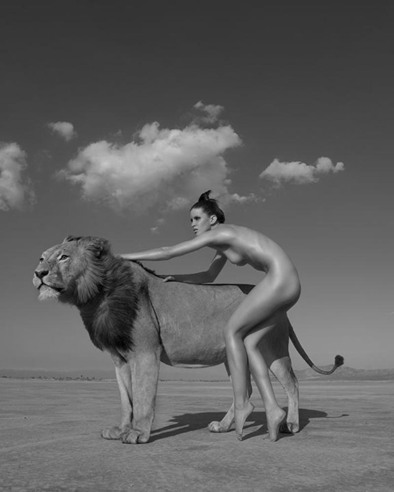Sylvie Blum Black and White Photograph - Ashley and the Lion - Nude with Lion in the Desert, Fine Art Photography, 2008