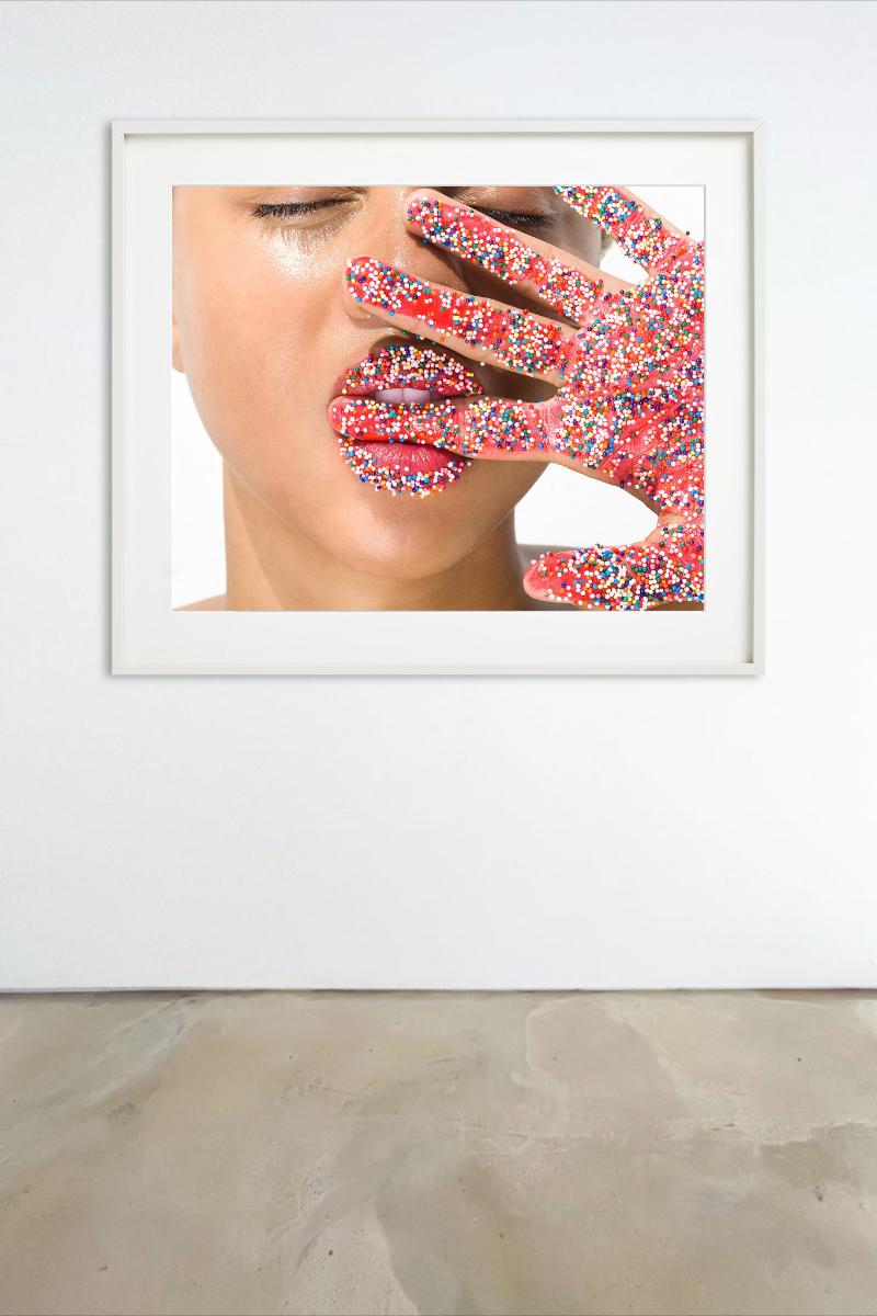 Candy Fingers, photographie d'art - Photograph de Sylvie Blum
