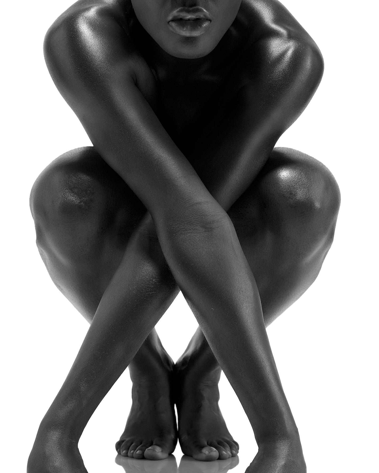 Nude Photograph Sylvie Blum - Bras croisés, 21e siècle, contemporain, photographie