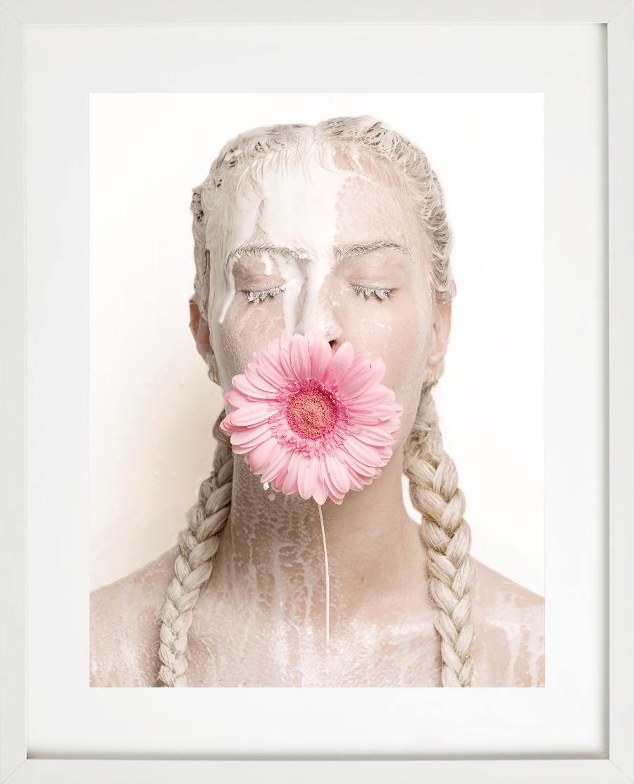 „Flower Girl“ – Space age Series, Kunstfotografie, 2022 im Angebot 2