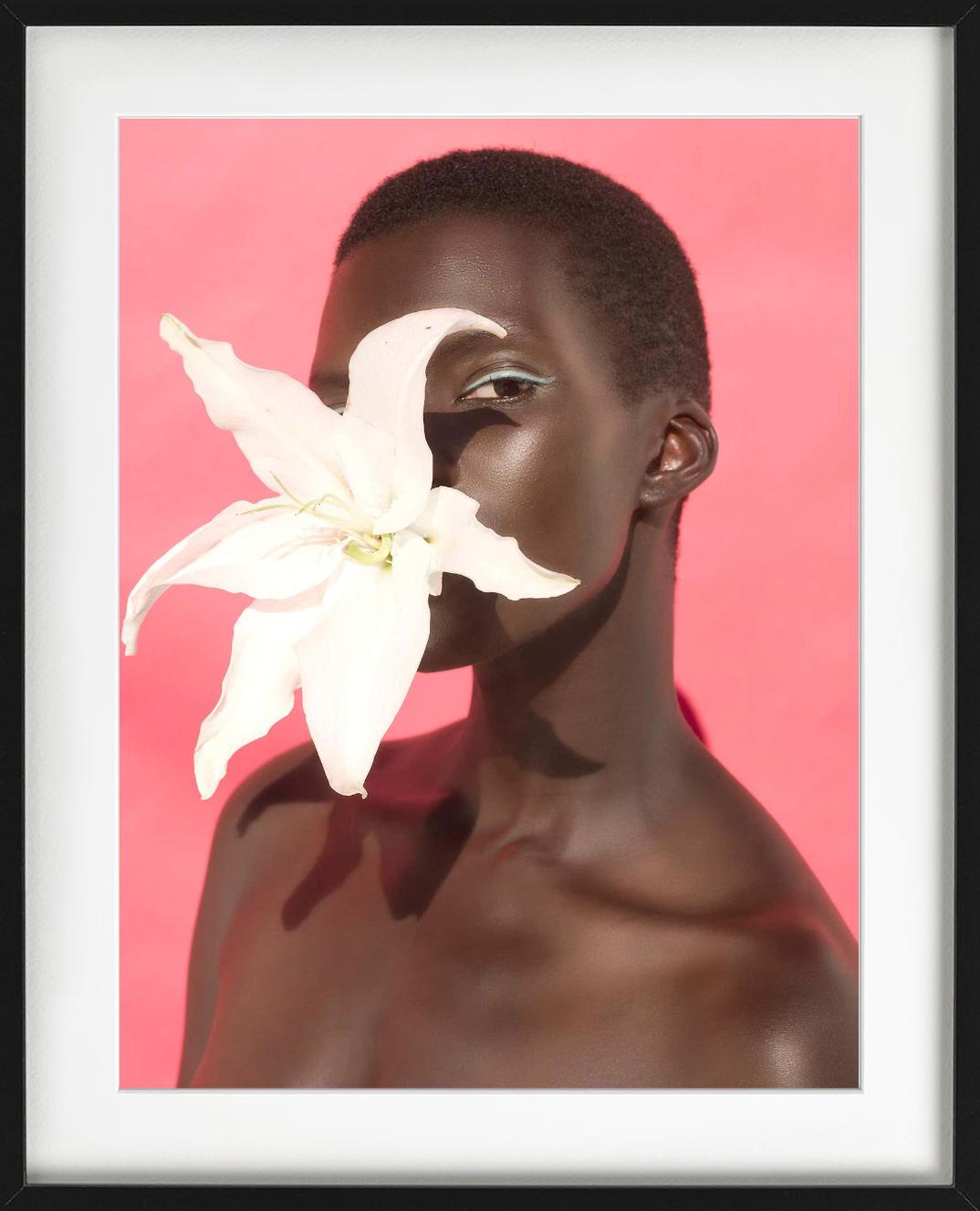 Blumenblume II, Rosafarbenes Porträt mit Lilie, Kunstfotografie, 2014 im Angebot 1