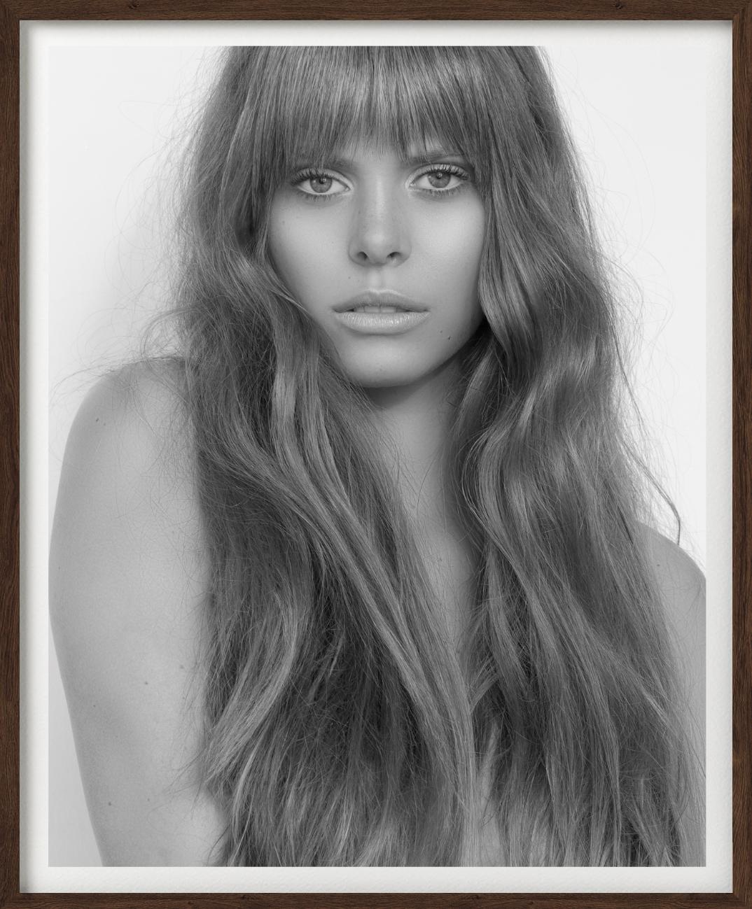 'Hippie Girl 1' - Women of Summer Series, fine art photography, 2023 - Gray Black and White Photograph by Sylvie Blum