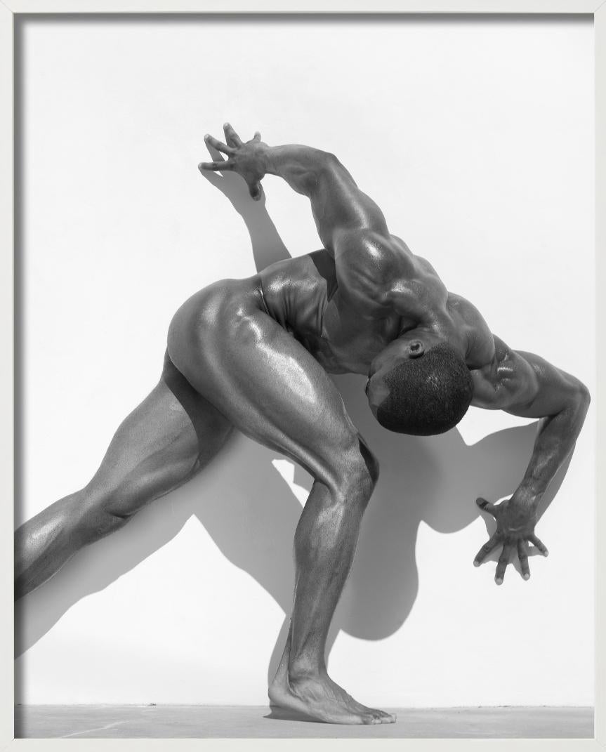 Desnudo Masculino 20 - Desnudo Atlético de un Modelo Masculino, Fotografía Fine Art - Photograph de Sylvie Blum