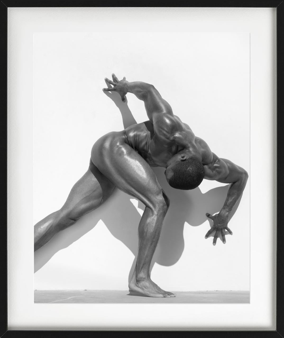 Desnudo dinámico en blanco y negro, fotografiado por Sylvie Blum.

Todas las impresiones son de edición limitada. Disponible en varios tamaños. Enmarcado de alta gama a petición.

Todas las impresiones están hechas y firmadas por el artista. El