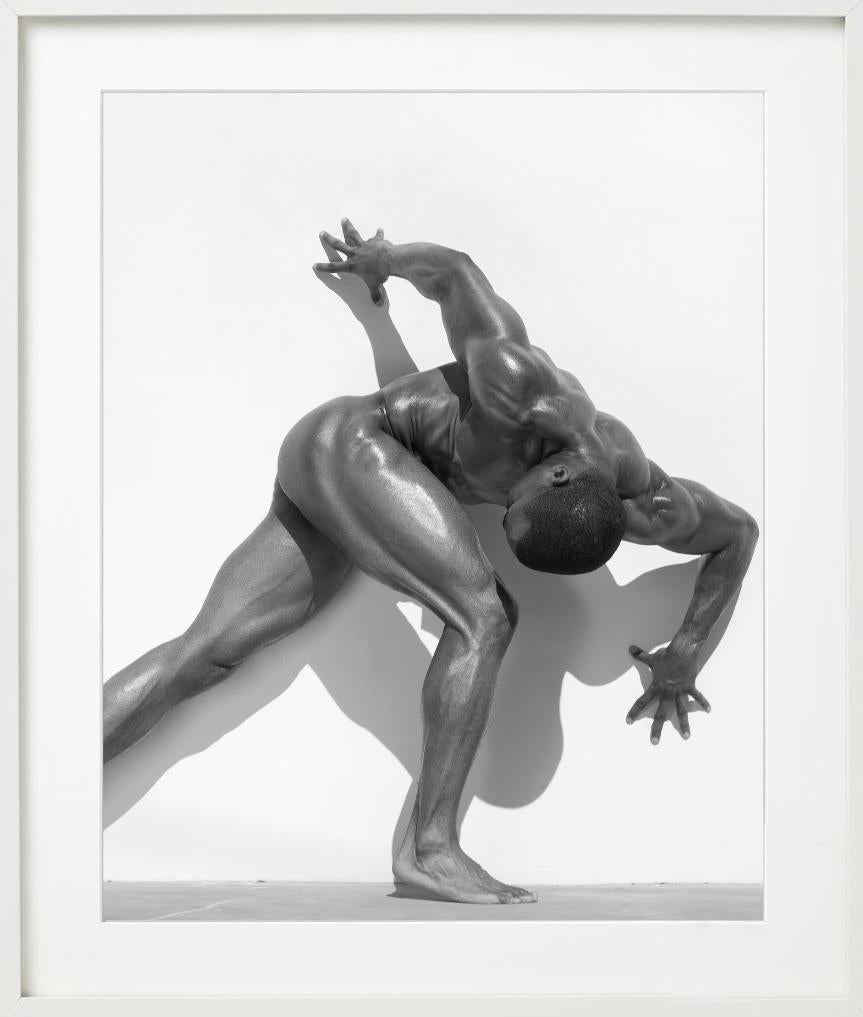 Desnudo Masculino 20 - Desnudo Atlético de un Modelo Masculino, Fotografía Fine Art en venta 4