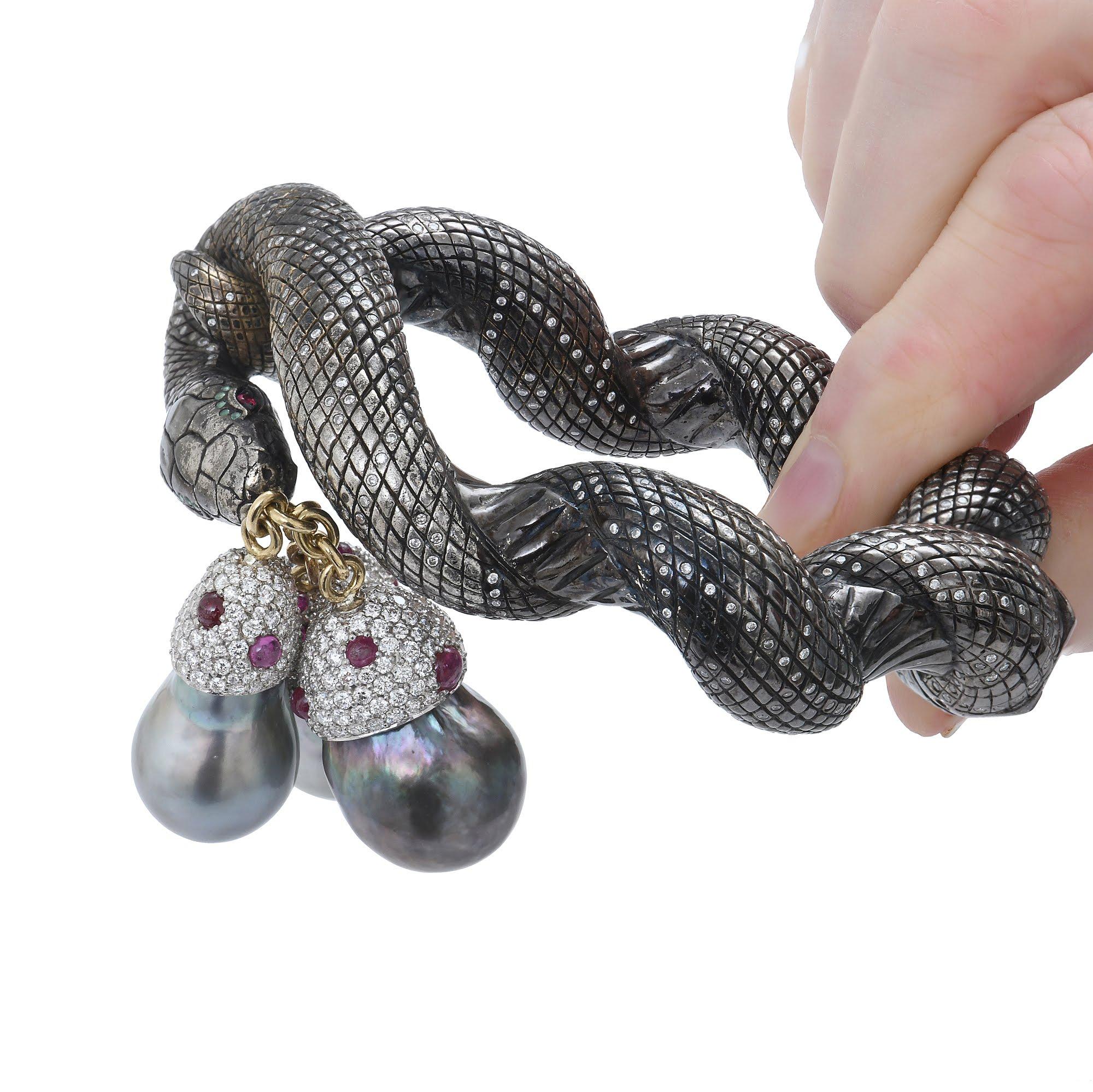 Sylvie Corbelin, Unique Snake Twisted Silver and Diamonds Bracelet In New Condition For Sale In Saint Ouen, FR