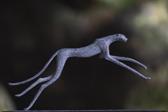 Maroni - Sculpture en bronze d'un félin bondissant, style moderniste, 72x40 cm