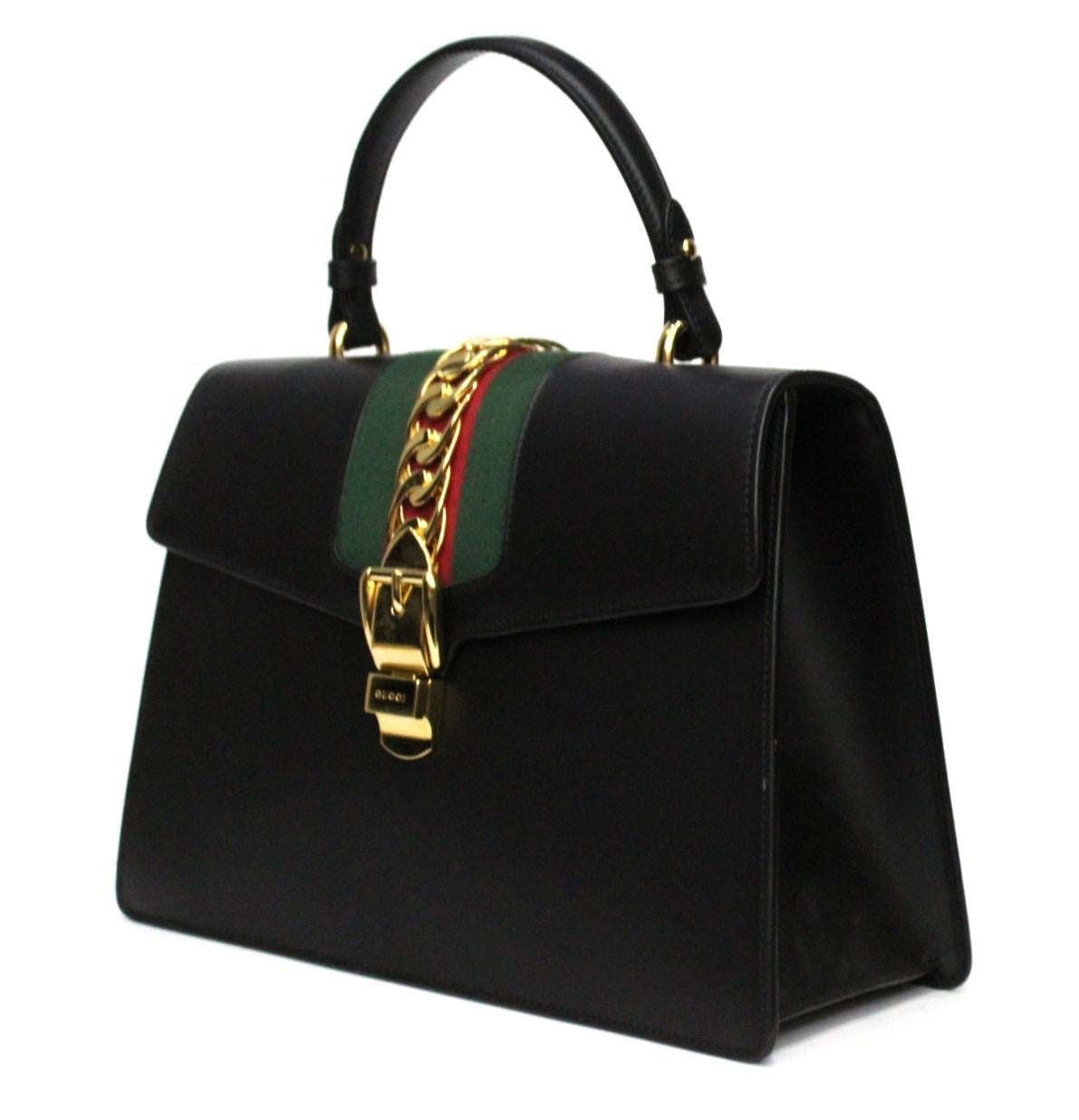 Sylvie bag from the last collection of Gucci . This is a beautiful top handle bag in smooth leather with nylon Web embedded and a gold chain .
Detachable shoulder strap with 42cm drop.
Microfiber lining with a suede-like finis