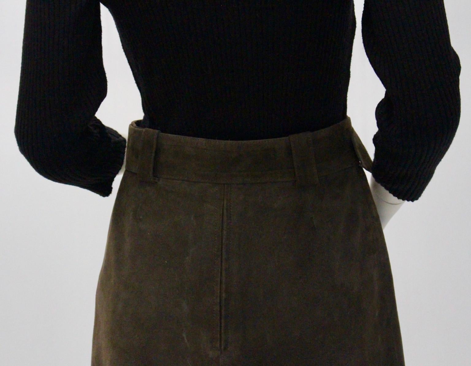 Sylvie Schimmel Paris Vintage Taupe Suede A Line Mini Skirt with a belt France  For Sale 7