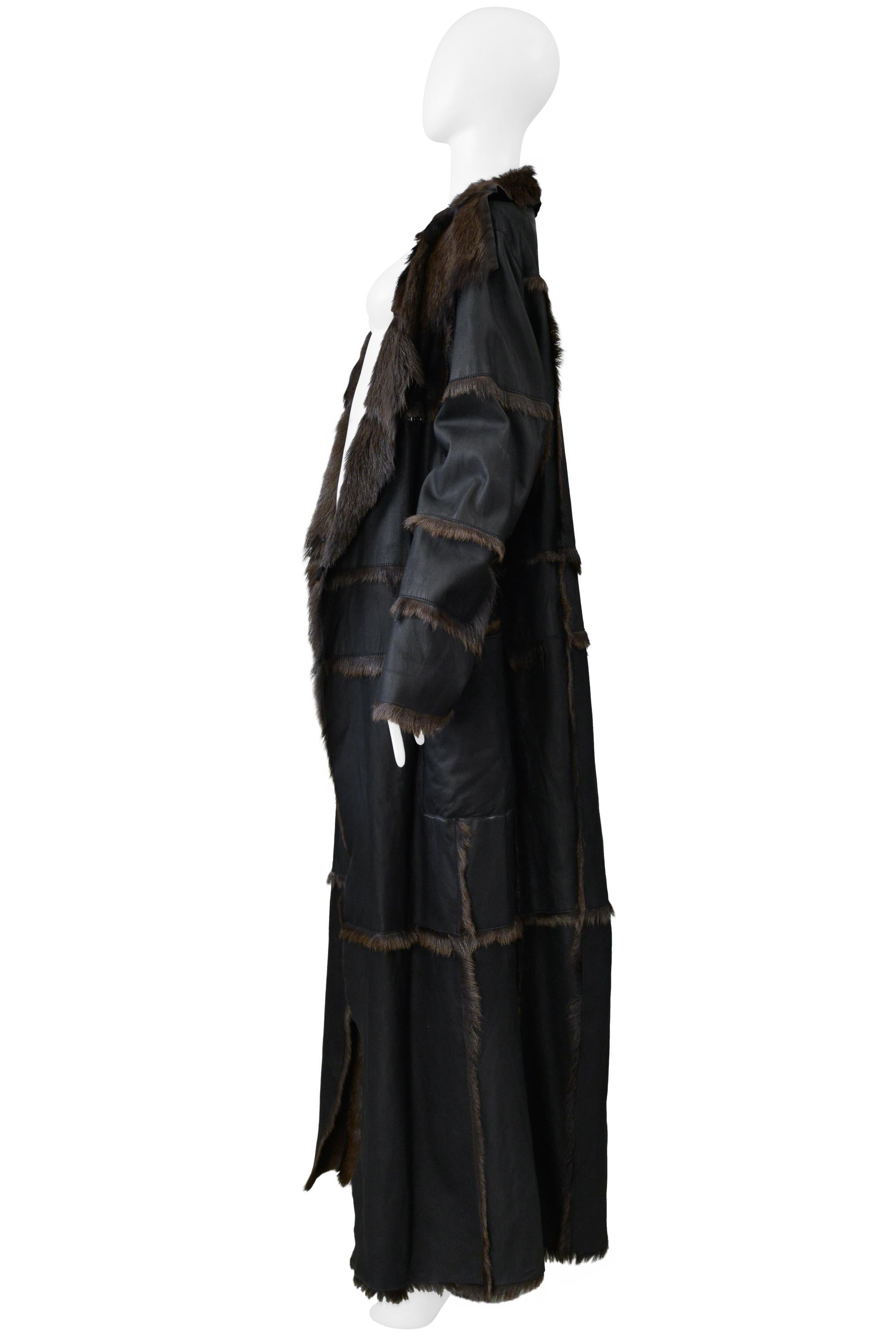 Sylvie Shimmel Manteau Maxi en fourrure de chèvre noire Excellent état - En vente à Los Angeles, CA