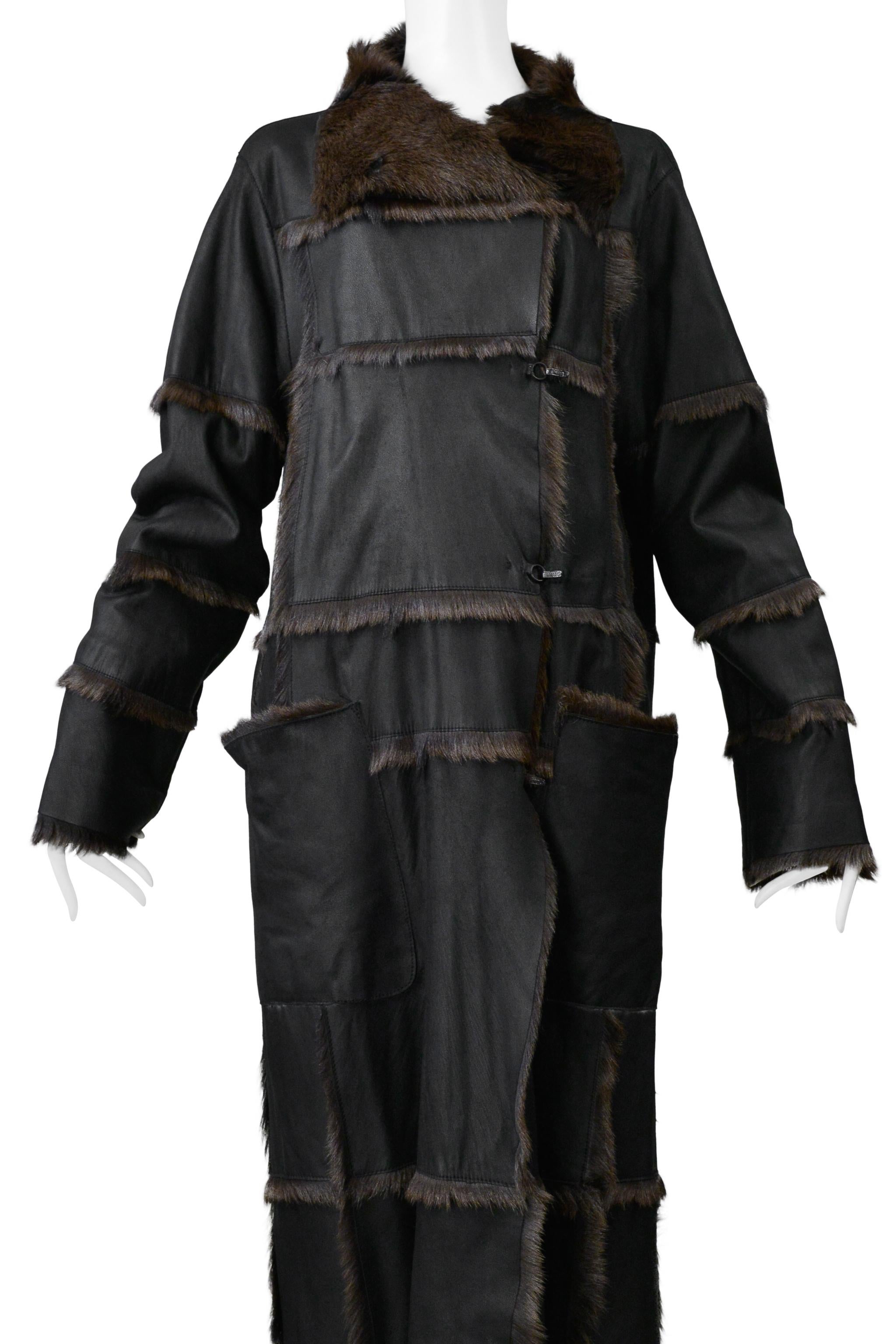 Sylvie Shimmel Manteau Maxi en fourrure de chèvre noire en vente 2