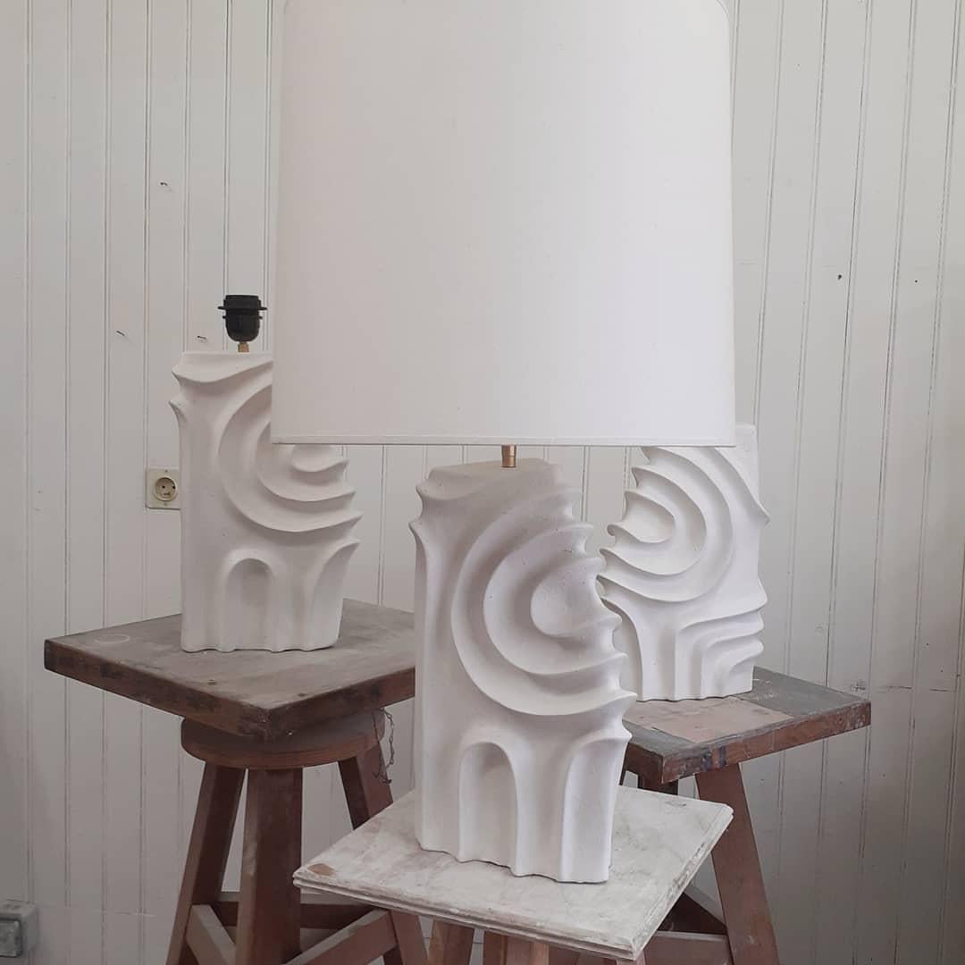 Sylvie table lamp by Elsa Foulon
Dimensions: D 20 x W 41 x H 38 cm 
Materials: Enameled ceramic.
Weight: 5 kg.
Available in off-white and black. Please Contact us.

All our lamps can be wired according to each country. If sold to the USA it will be