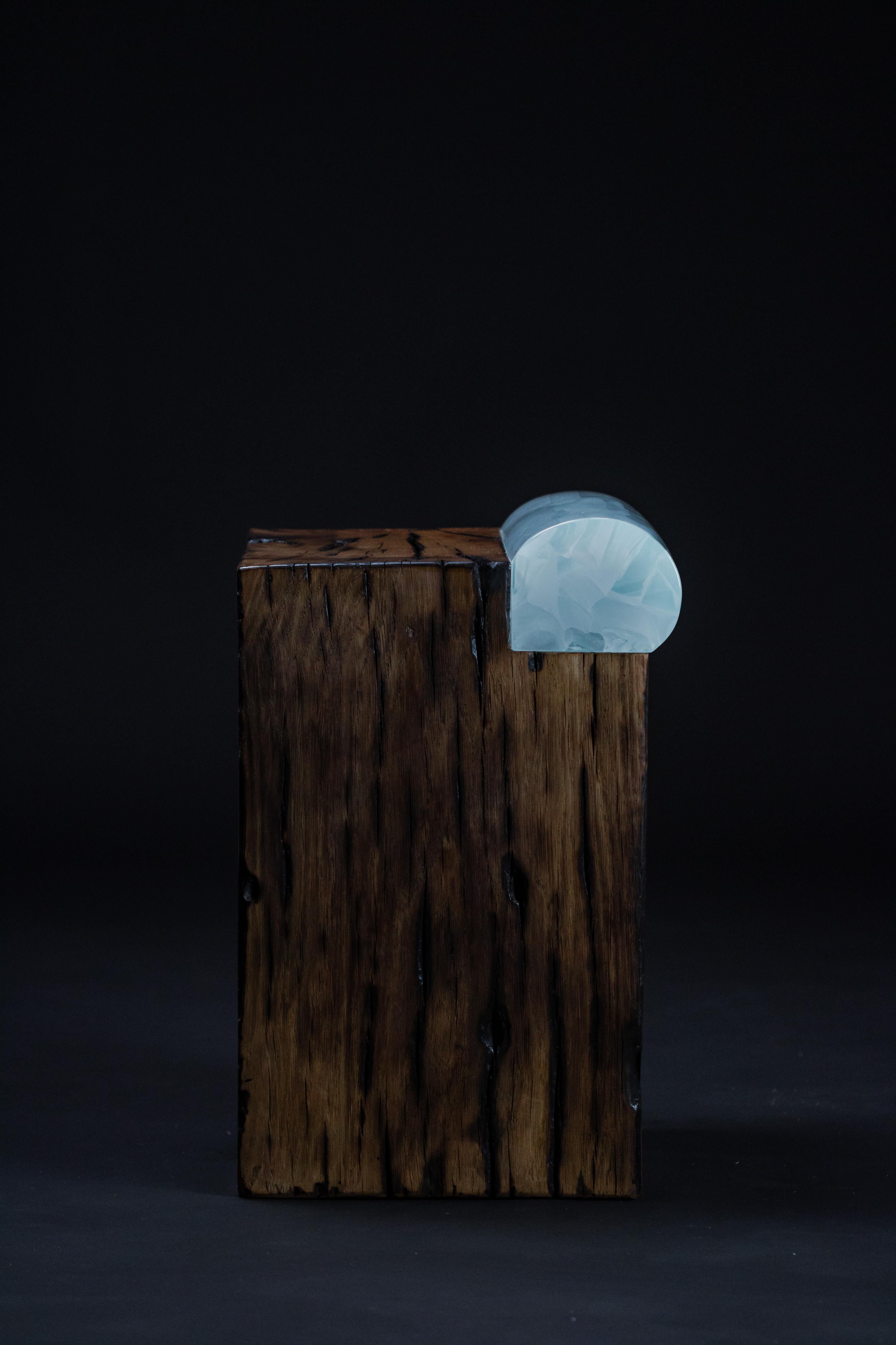Symbiosis Side Table by Studio Nosqua
Dimensions: D 40 x W 55 x H 40 cm
Material: Glass, massive oak


The origins of Nosqua
Nosqua is glass designers collective who met at the National School of Glass. As the shared the same ambition, they decided