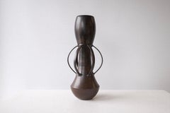 Vaso Symbiosis in gres smaltato lavorato a ruota di Robin Kerr