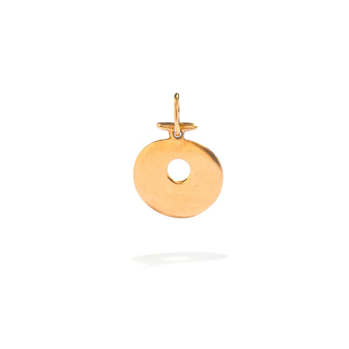 Symbolic Egyptian revival Round disc Yellow Gold 18k Pendant Charm.

Total height: 0.79 inch (2.00 centimeters) including bail.
Total weight: 2.00 grams.