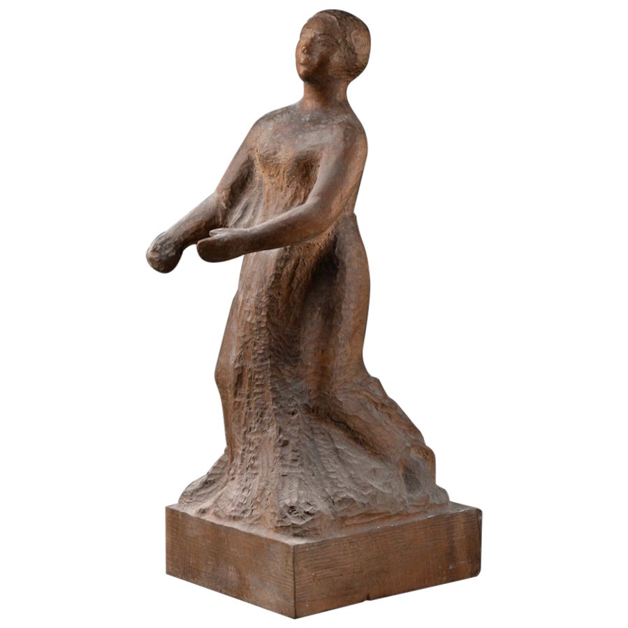 "Femme symboliste" : Sculpture droite en bois sculpté - Circa 1940