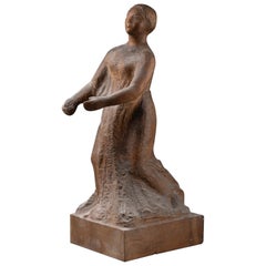 "Symbolist woman" : Straight wood carved sculpture - Circa 1940