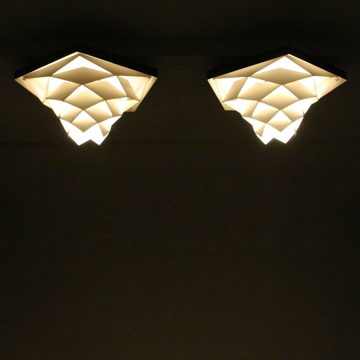Symfoni Flush, pair of ceiling flush lights by Preben Dal in the early 1960s and produced by H. Følsgaard Elektro - extremely rare pair of Danish white and grey ceiling flush lights in very good vintage condition!

A pair of enchanting