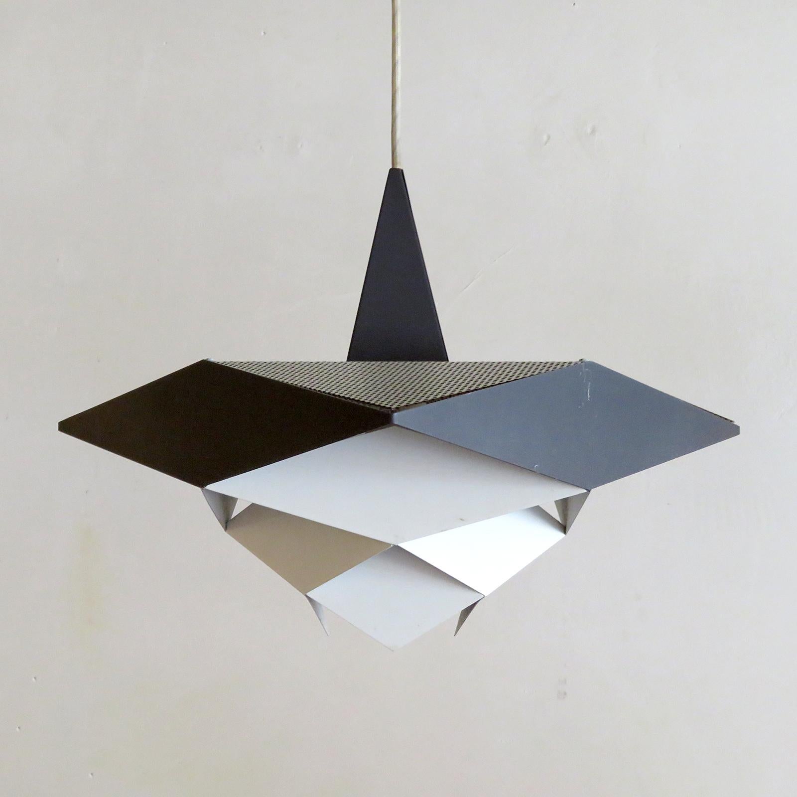 Wonderful geometric pendant light by Preben Dahl for Hans Følsgaard, 1960, made of interlocking, enameled metal rhomboid shapes in square two tone colored bands. Overall drop can be customized, wired for US standards, one E27 socket, max. wattage