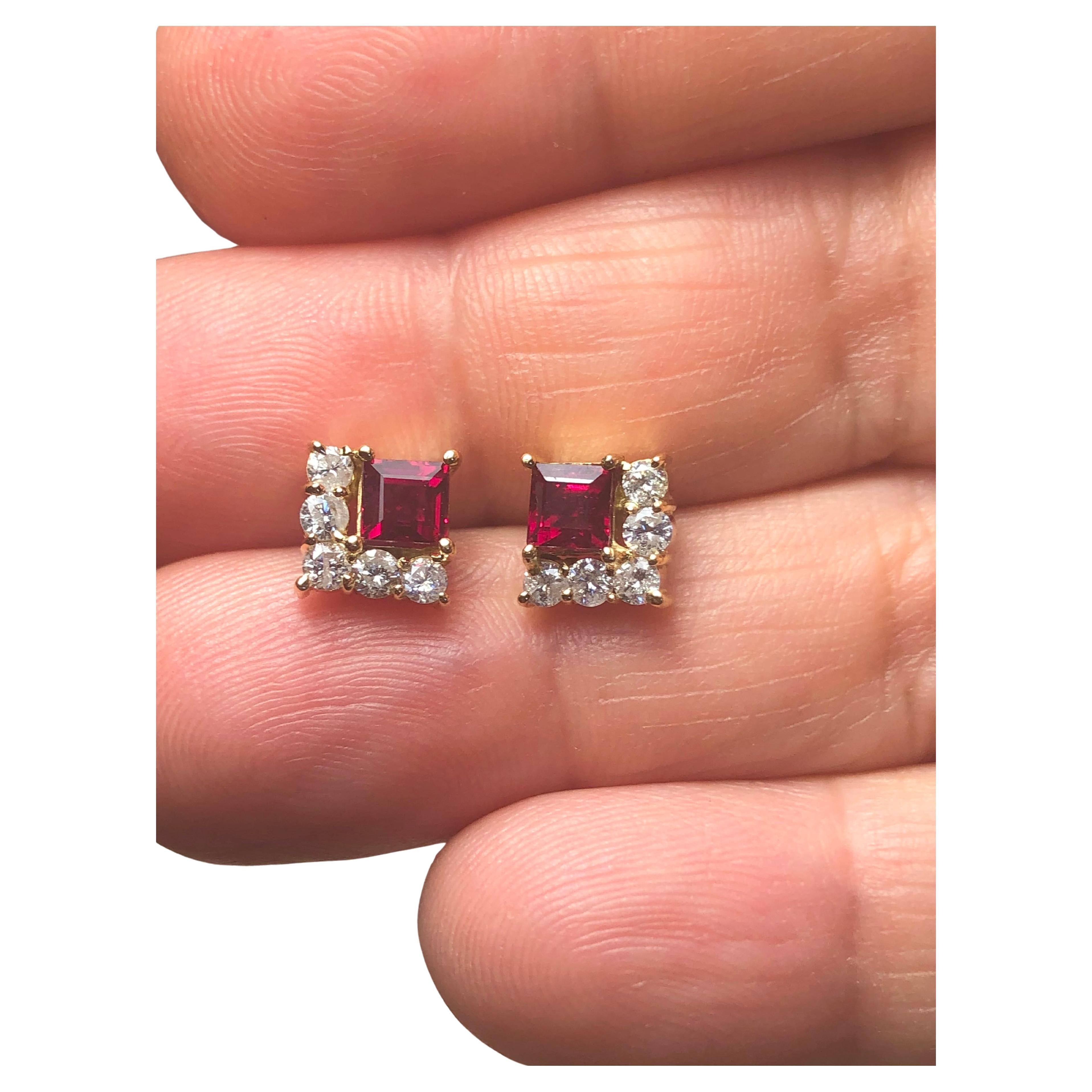 Taglio Asscher Orecchini con rubino simmetrico e diamanti in oro giallo 18 carati in vendita