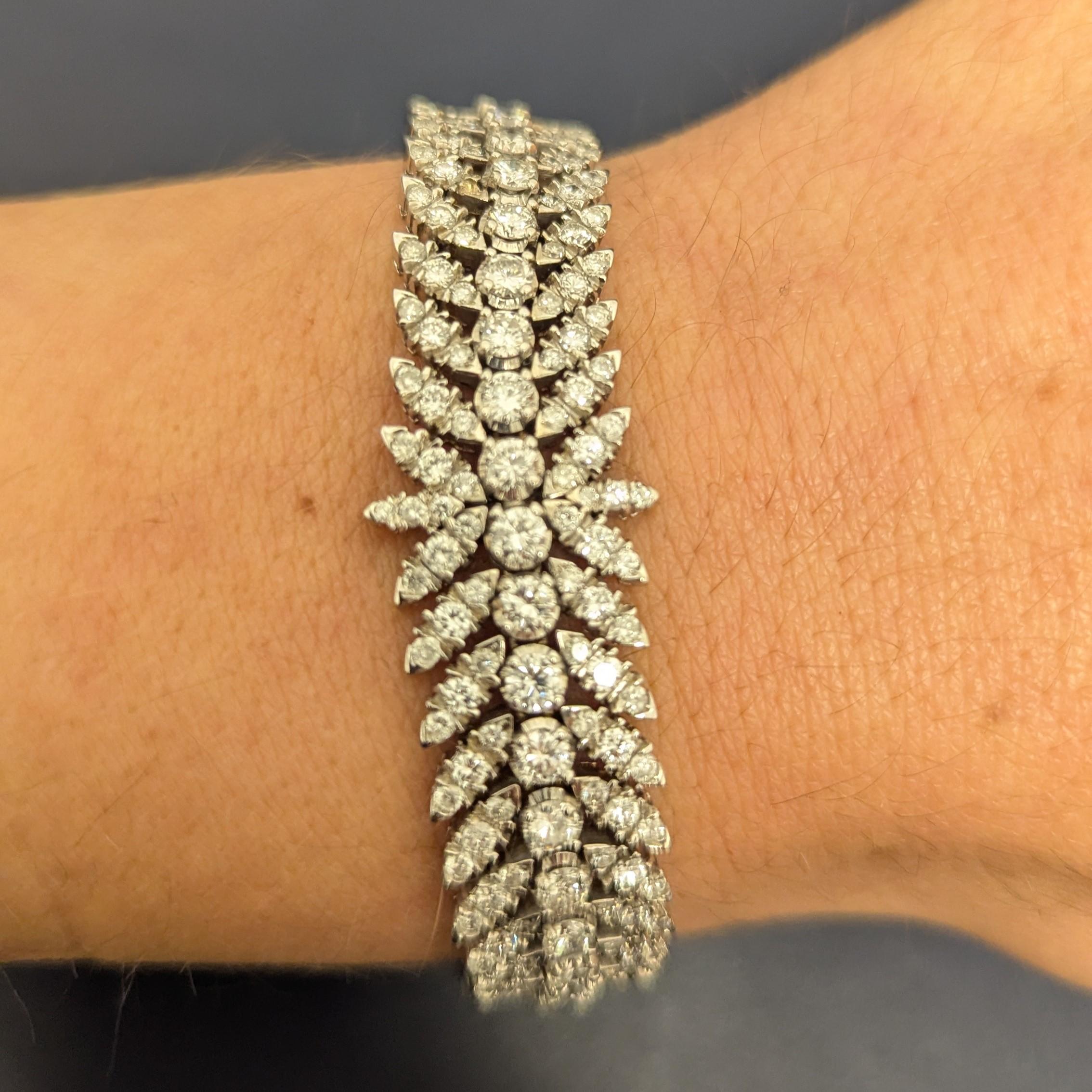 Symmetrical Multirow Diamond Cluster Bracelet Corte redondo en venta