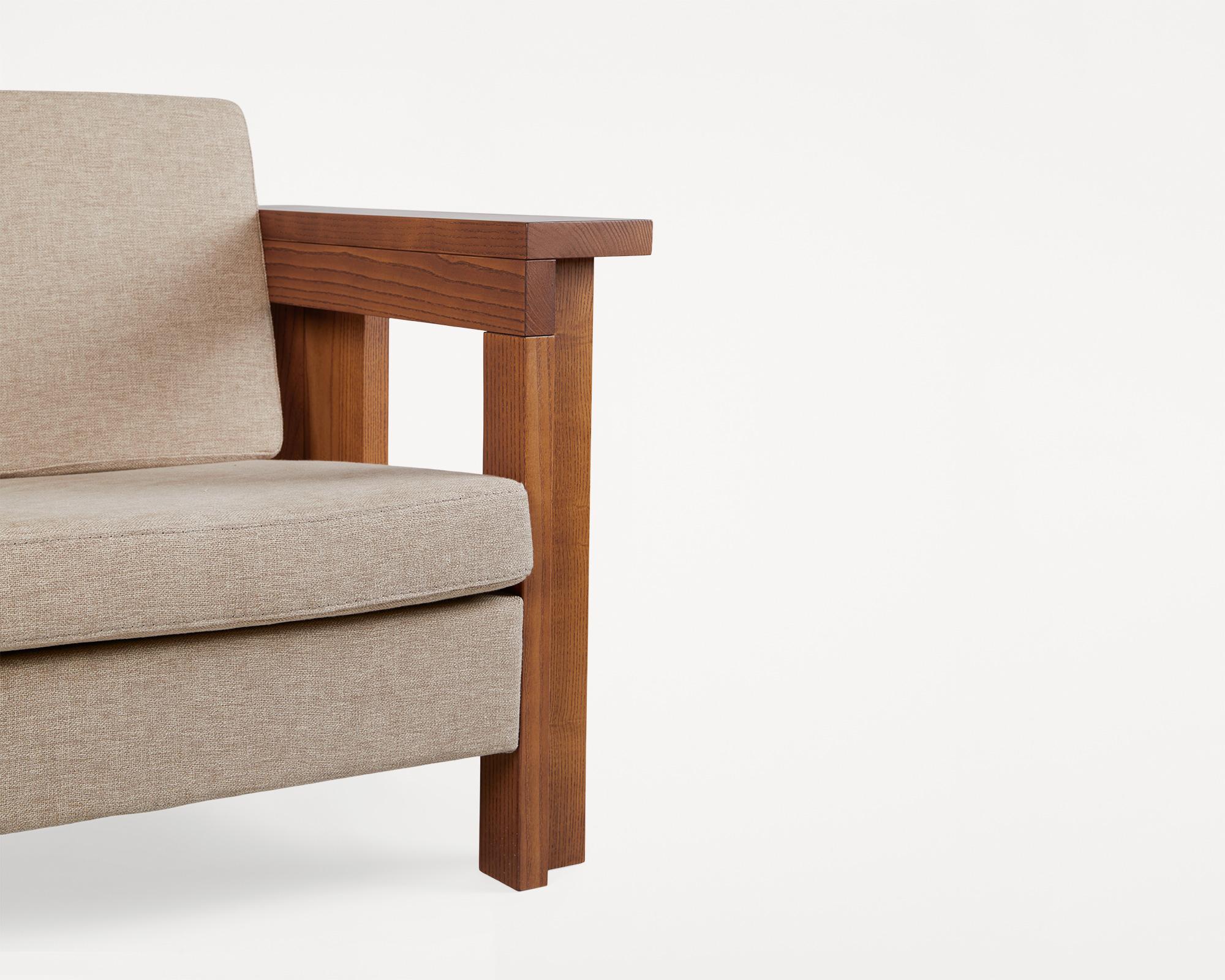 Symmetry Couch Esche / Hafer Stoff (Holz) im Angebot