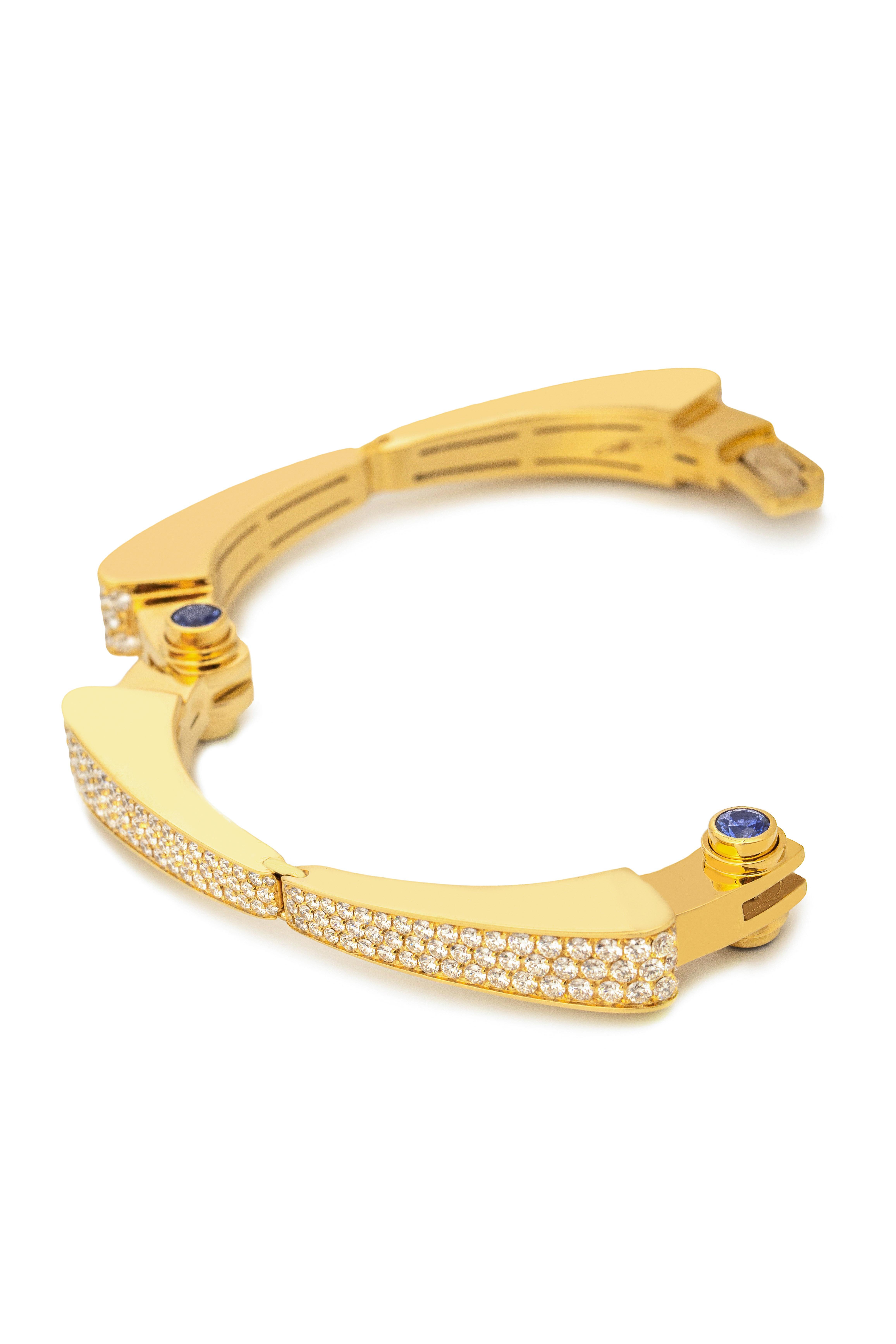 Manchette « Costis » symétrique avec diamants et saphirs bleus royaux de Ceylan Unisexe en vente