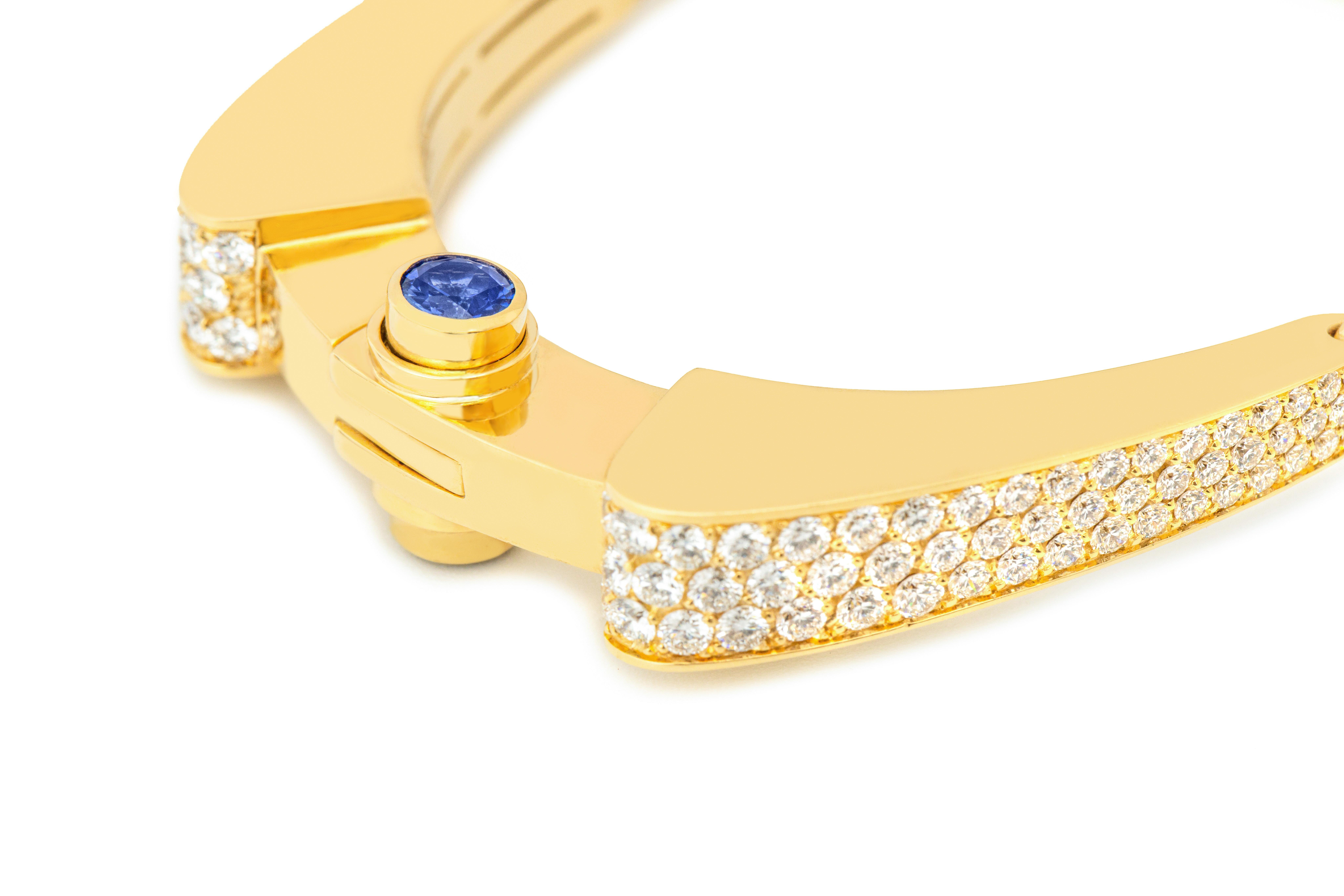 „Costis“ Symmetrie-Manschettenknopf-Pavé“ mit Diamanten und königsblauen Saphiren im Angebot 1