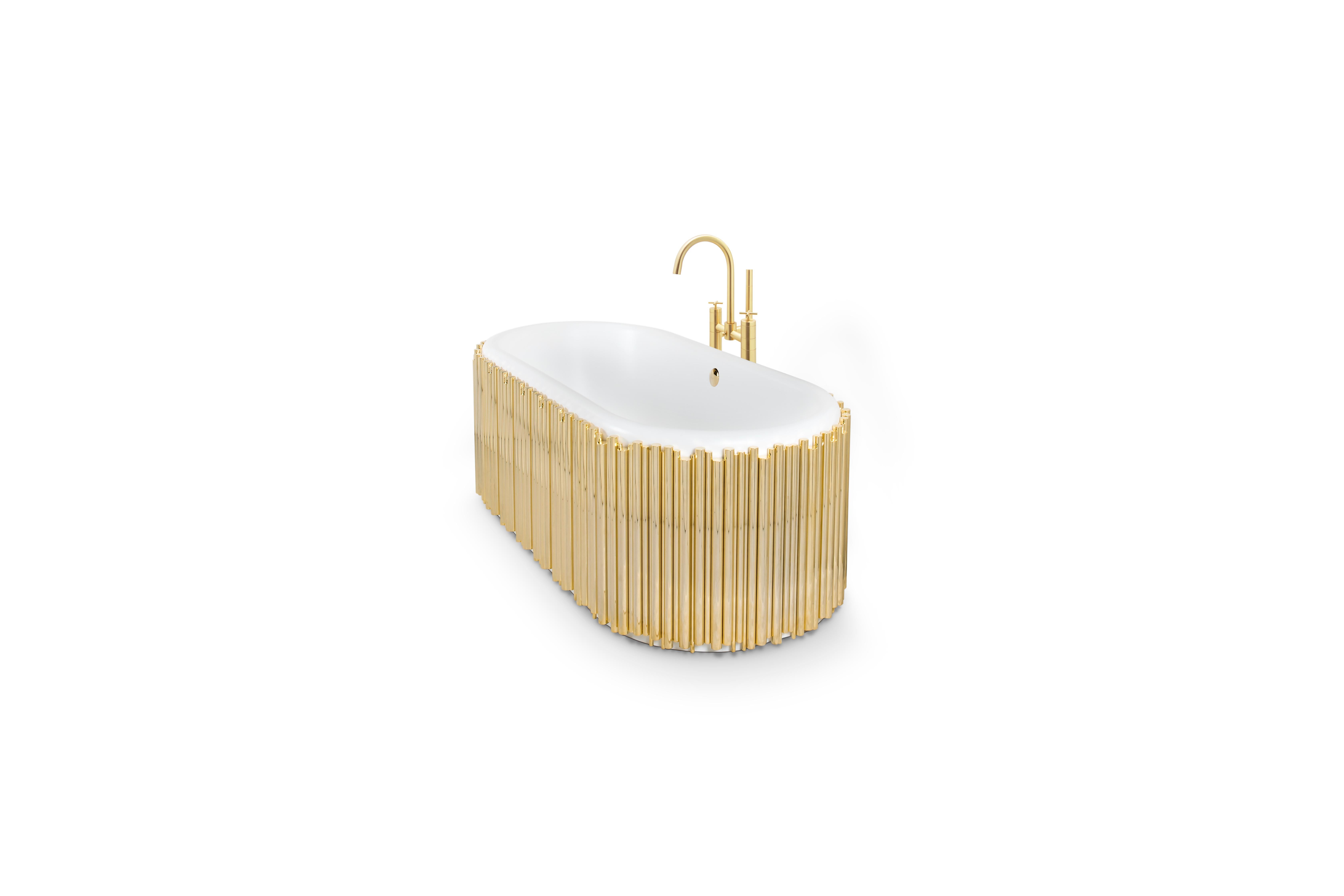 Like a perfect symphony, we created this bathtub. The gold-plated brass tubes stand out on this oval-shaped design, giving it the elegant yet luxurious look you are searching for. The tub is made of white casted iron giving it a clean look that is