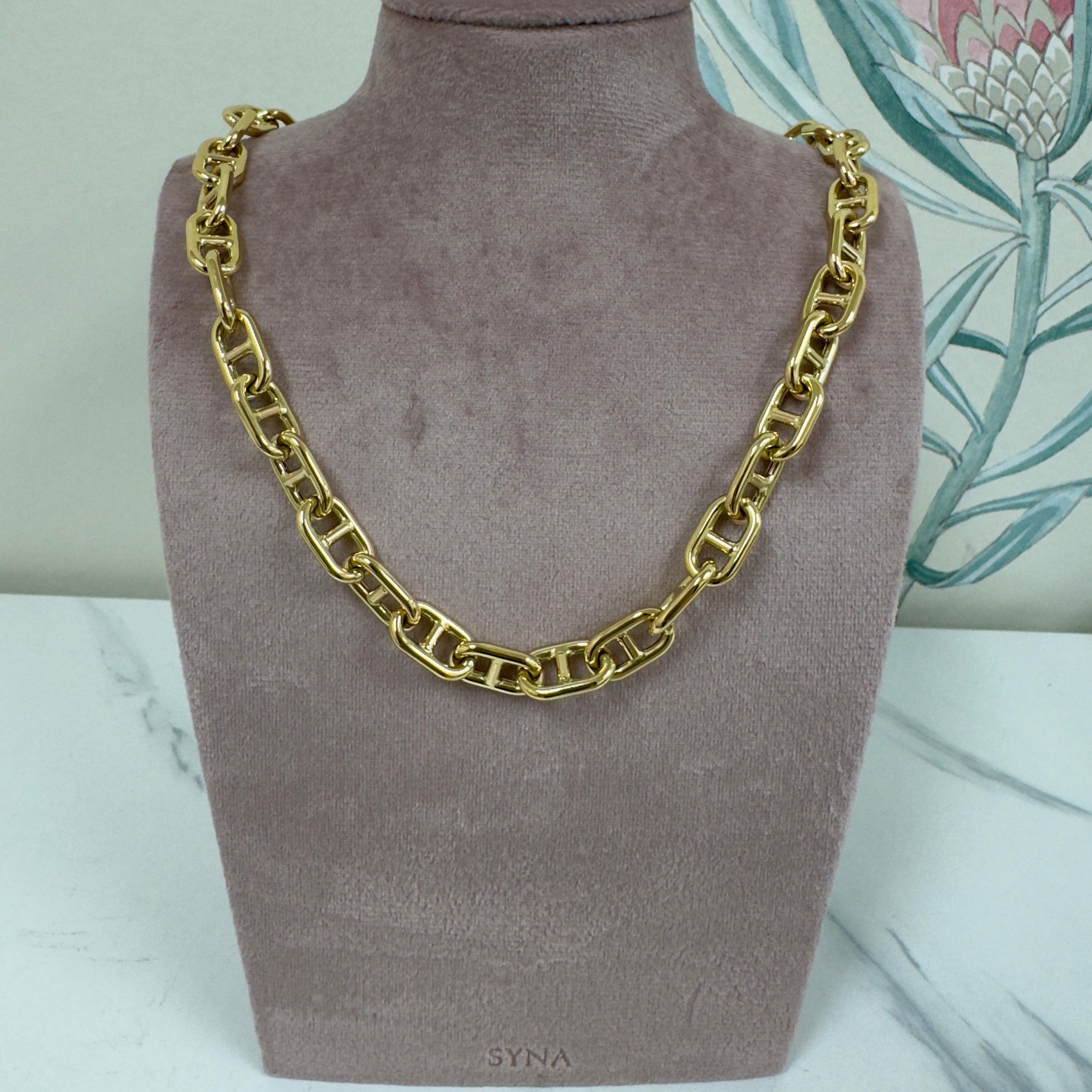 Creato in oro giallo 18 carati
Lunghezza 18 pollici
Chiusura ad alamari in oro giallo 18 carati
La catena può essere agganciata a qualsiasi lunghezza




Informazioni sui designer ~ Dharmesh & Namrata

Traendo ispirazione dalle piccole cose,