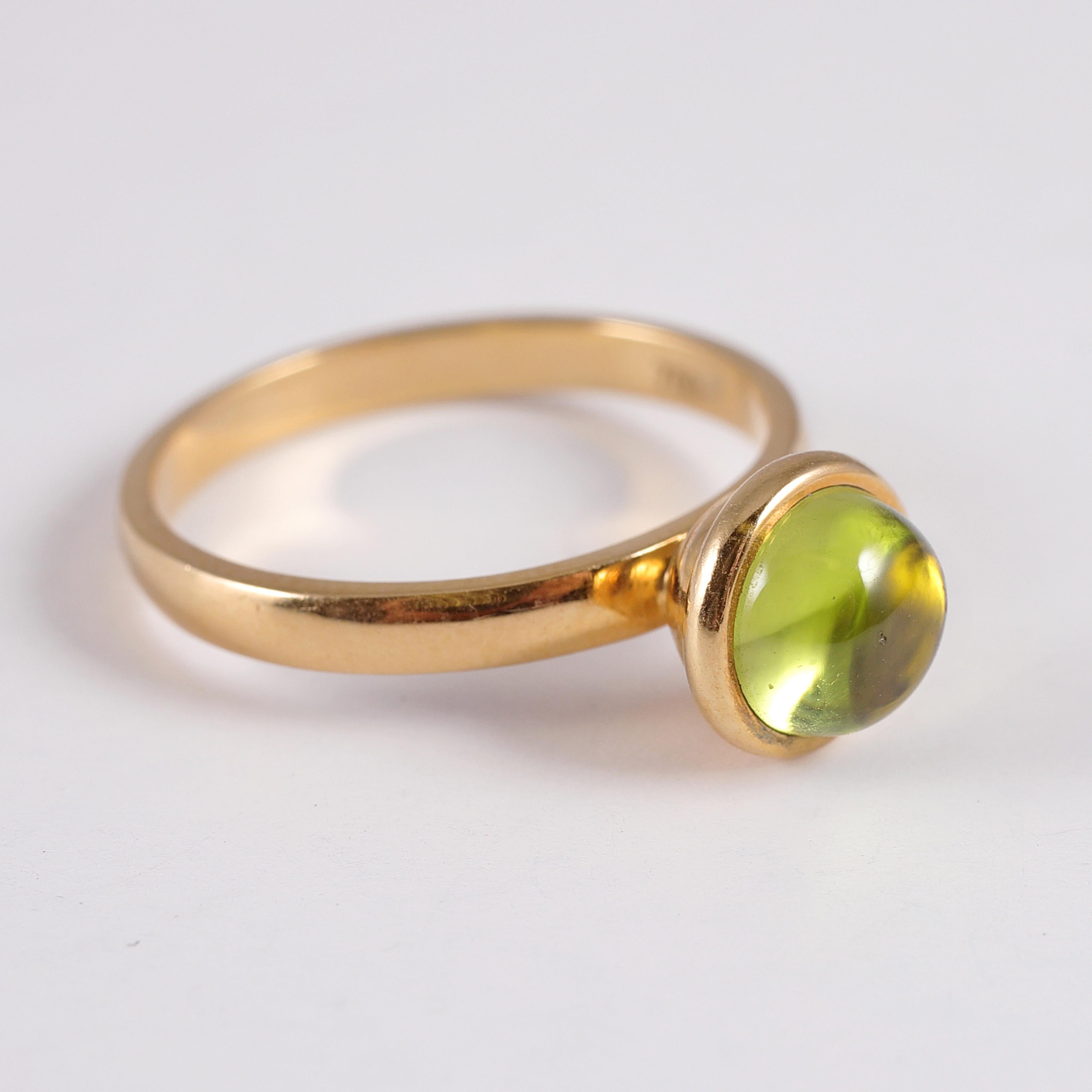 Syna 18 Karat Yellow Gold Peridot Ring 3