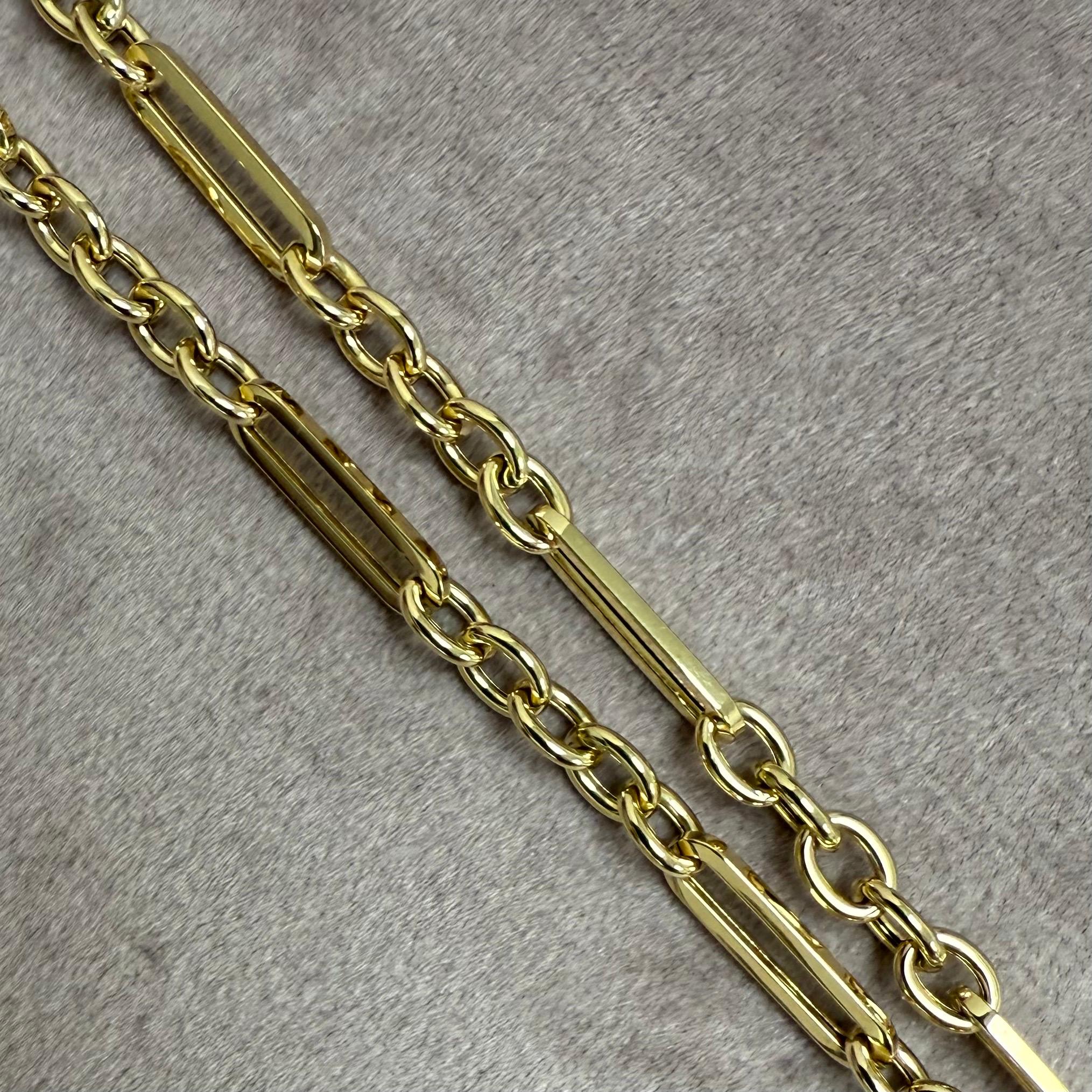 Créé en or jaune 18 carats
18 pouces de longueur
Fermoir à mousqueton en or jaune 18 carats
La chaîne peut être fermée à n'importe quelle longueur




À propos des concepteurs ~ Dharmesh & Namrata

S'inspirant de petites choses, Dharmesh & Namrata