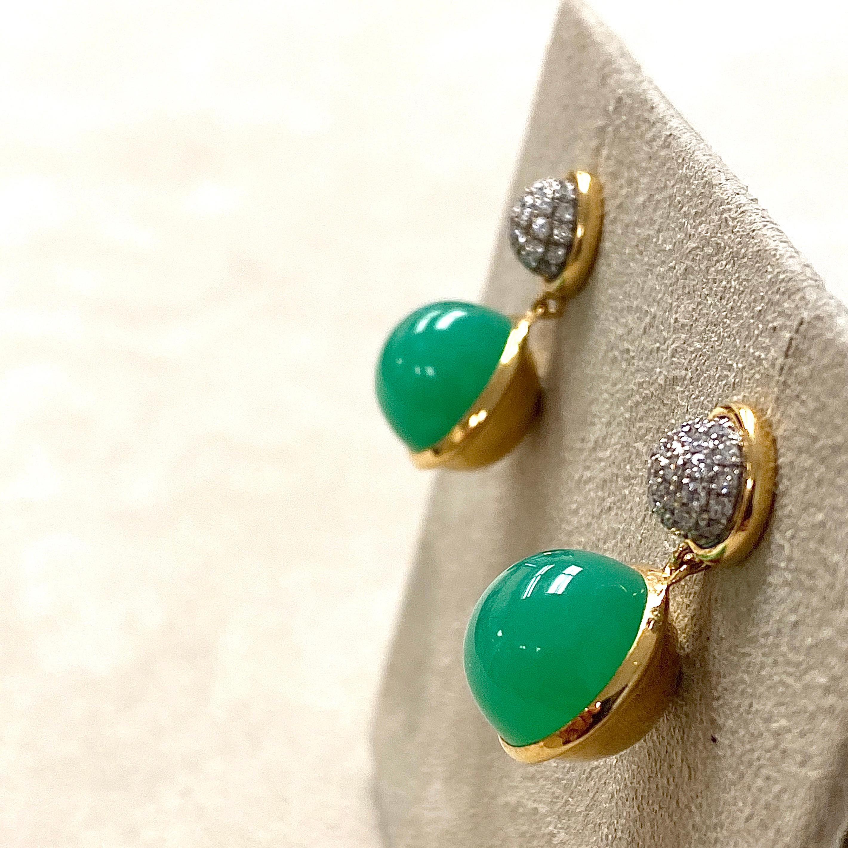 Contemporary Syna Chrysoprase Yellow Gold Baubles Earrings with Diamonds For Sale
