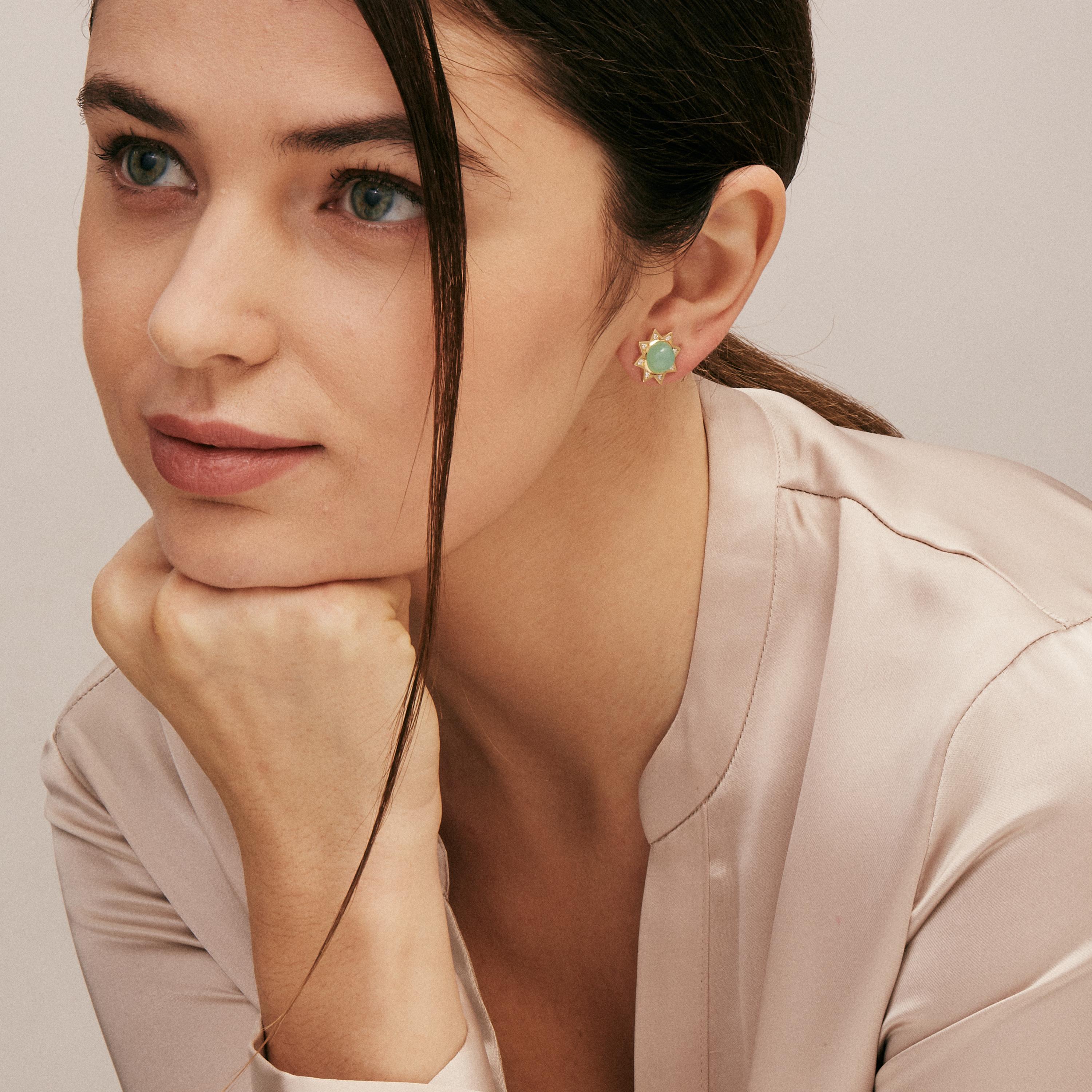 Created in 18 karat yellow gold
Chrysoprase 4.50 carats approx.
Diamonds 0.20 carat approx.
Post backs for pierced ears
Limited Edition

Formed from 18 karat yellow gold, these earrings feature Chrysoprase of around 4.50 carats, alongside