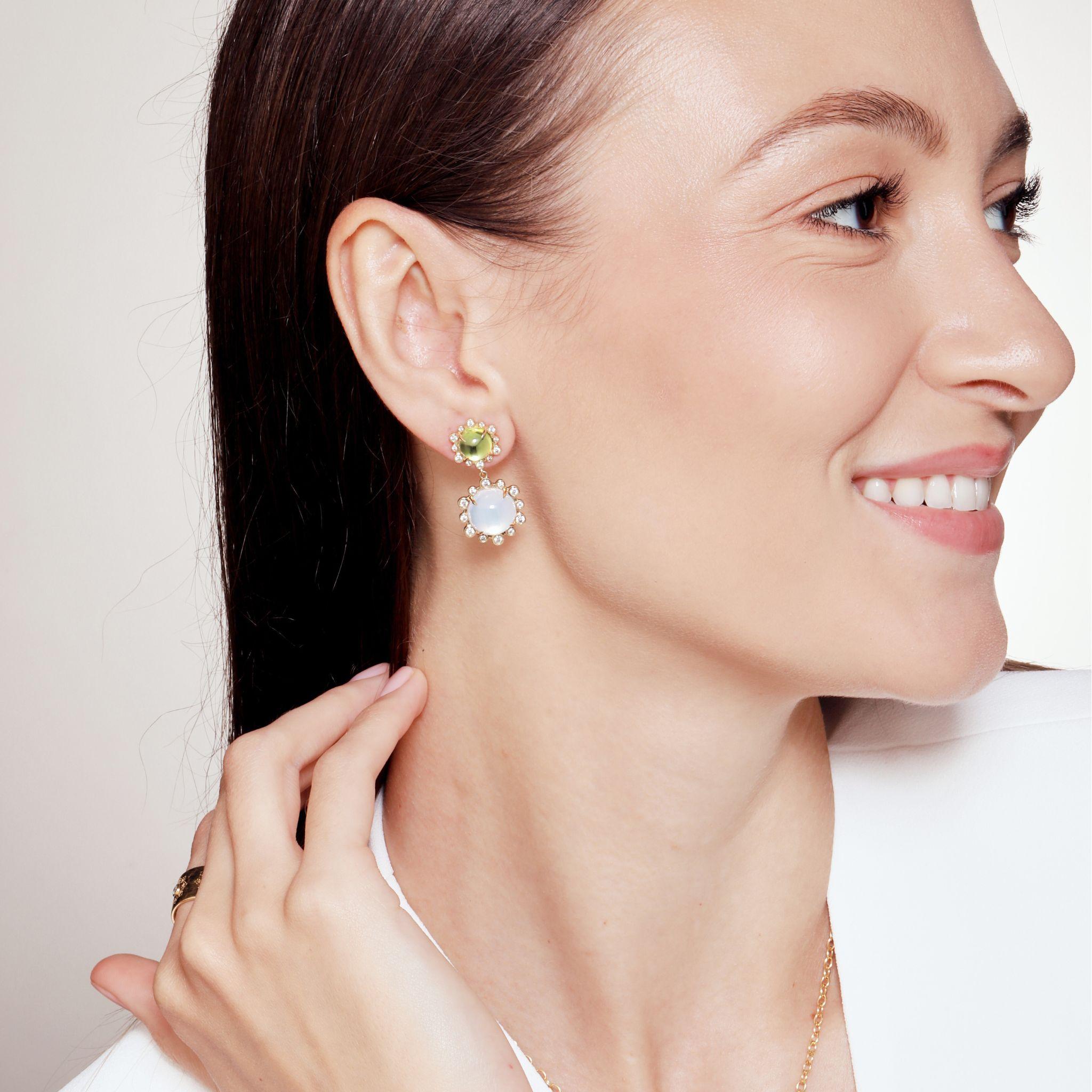 Pendientes Syna con Peridoto, Cuarzo Lunar y Diamantes Champán en Nuevo estado para la venta en Fort Lee, NJ