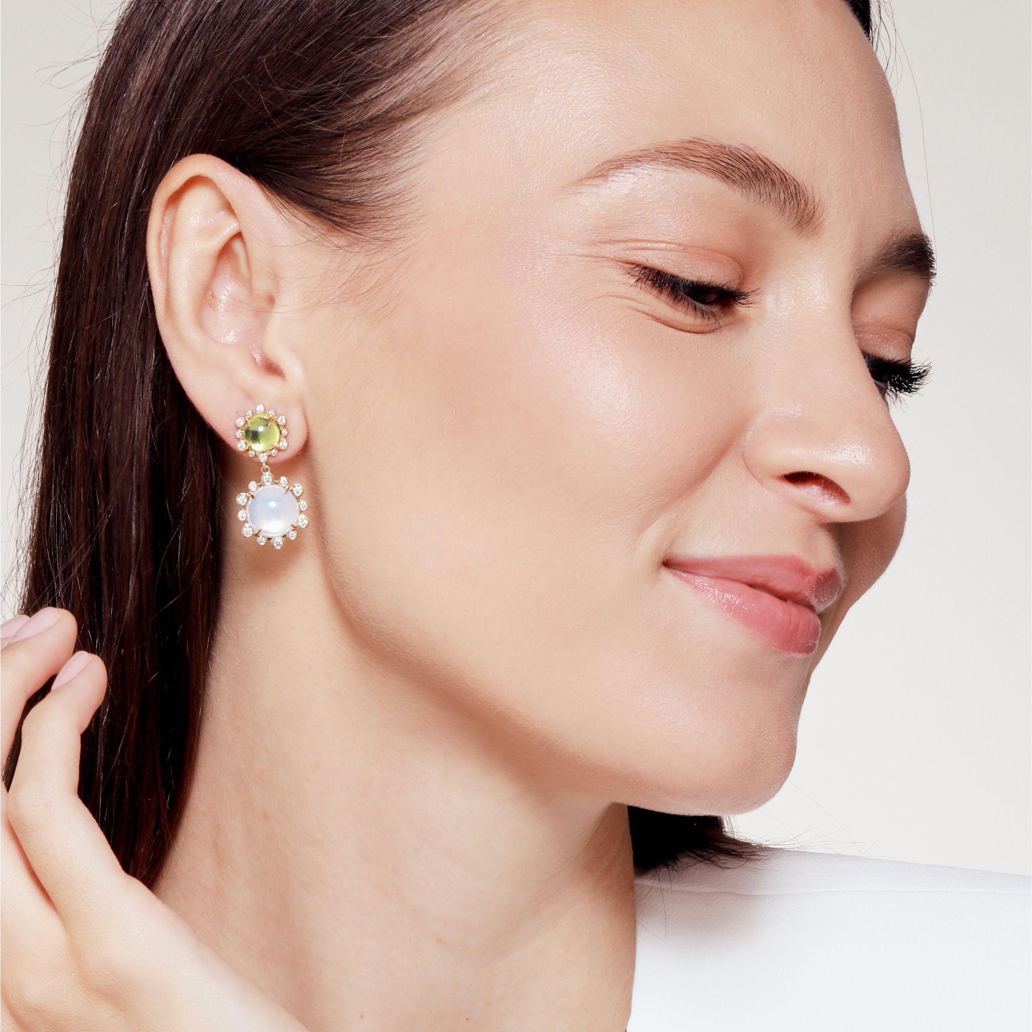 Pendientes Syna con Peridoto, Cuarzo Lunar y Diamantes Champán Contemporáneo en venta