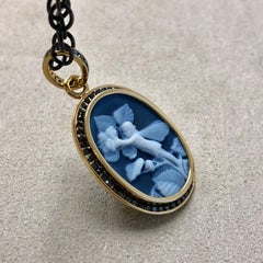 Syna Flower Girl Cameo en or jaune avec diamants noirs