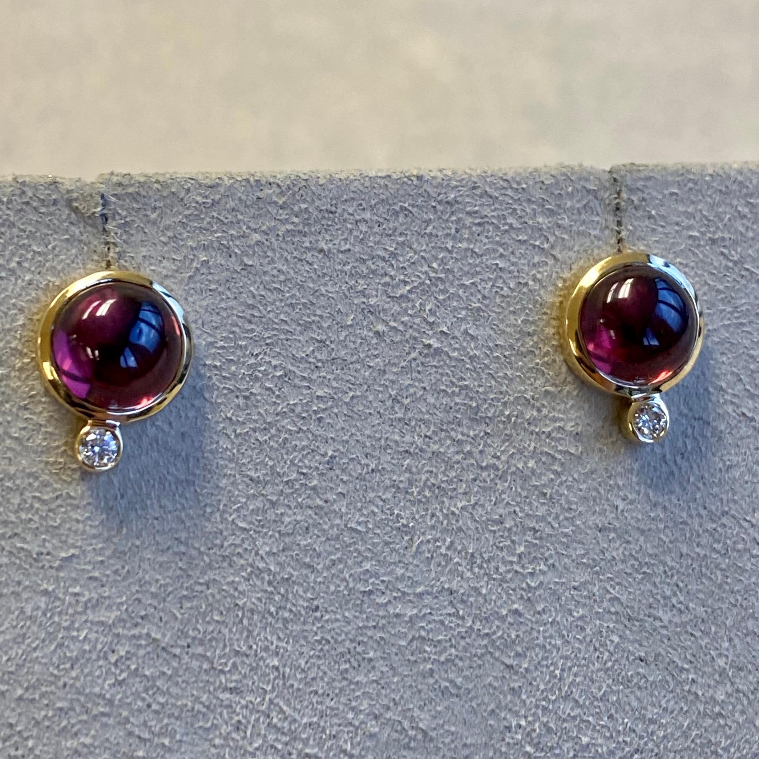 Created in 18 karat yellow gold
Rhodolite Garnet 4 carats approx.
Diamonds 0.10 carat approx.
Can be worn at different angles
Limited edition

Exquisitely crafted in 18 karat yellow gold, these limited edition earrings boast a rhodolite garnet