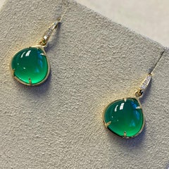 Pendientes de oro amarillo con calcedonia verde Syna y diamantes champán