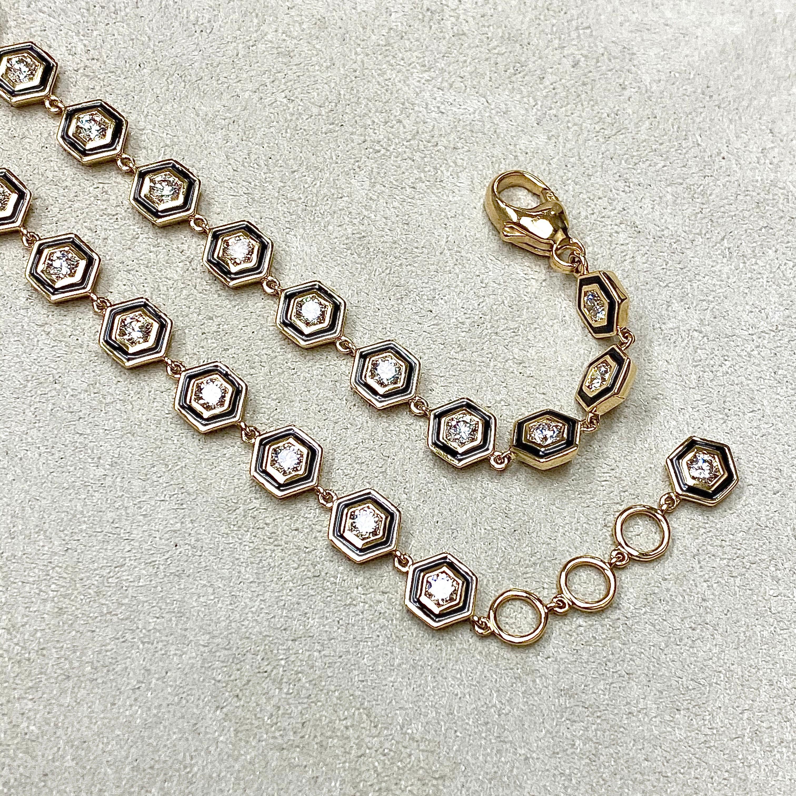 Taille ronde Bracelet hexagonal Syna en émail et diamants en vente