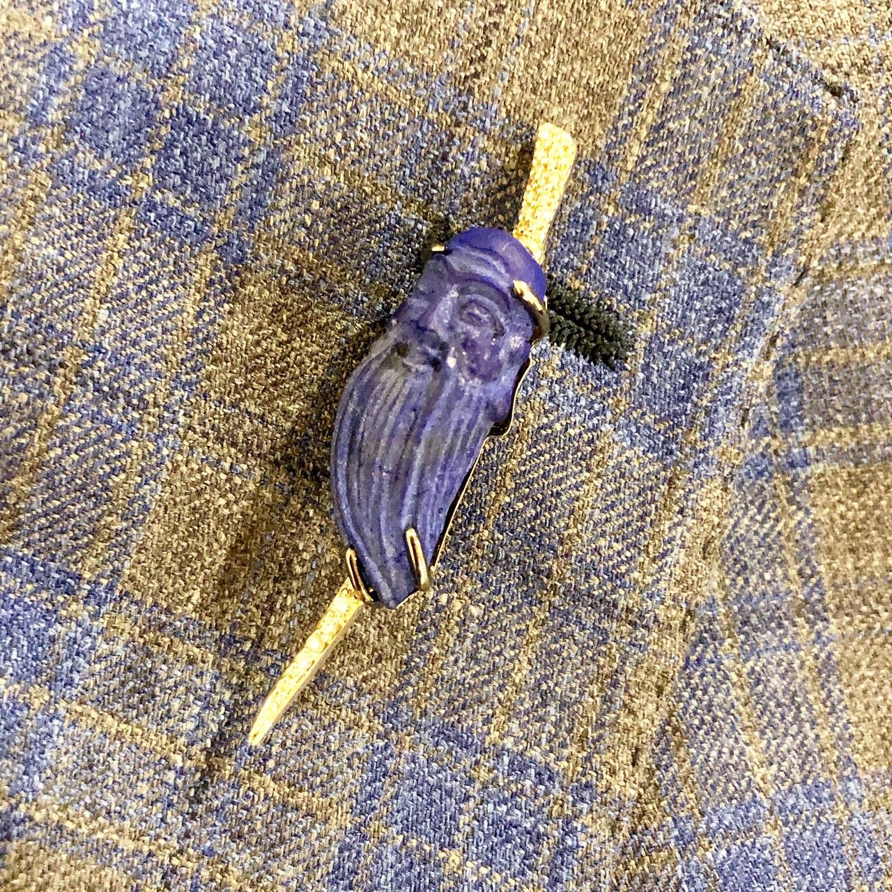 Syna Lapis Lazuli Yellow Gold Lapel Pin with Diamonds For Sale 2