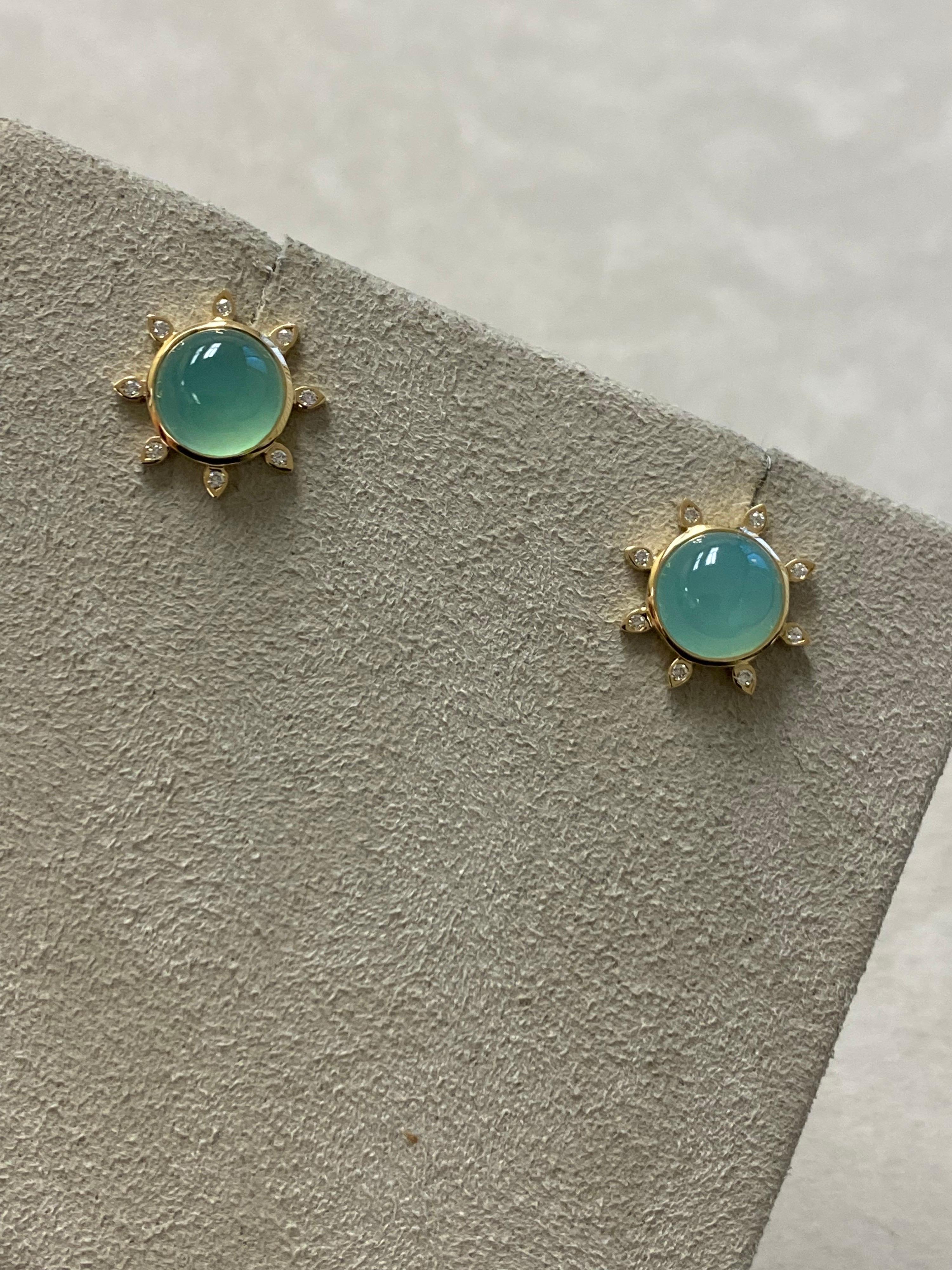 Cabochon Syna Light Green Chalcedony Yellow Gold Earrings with Diamonds For Sale