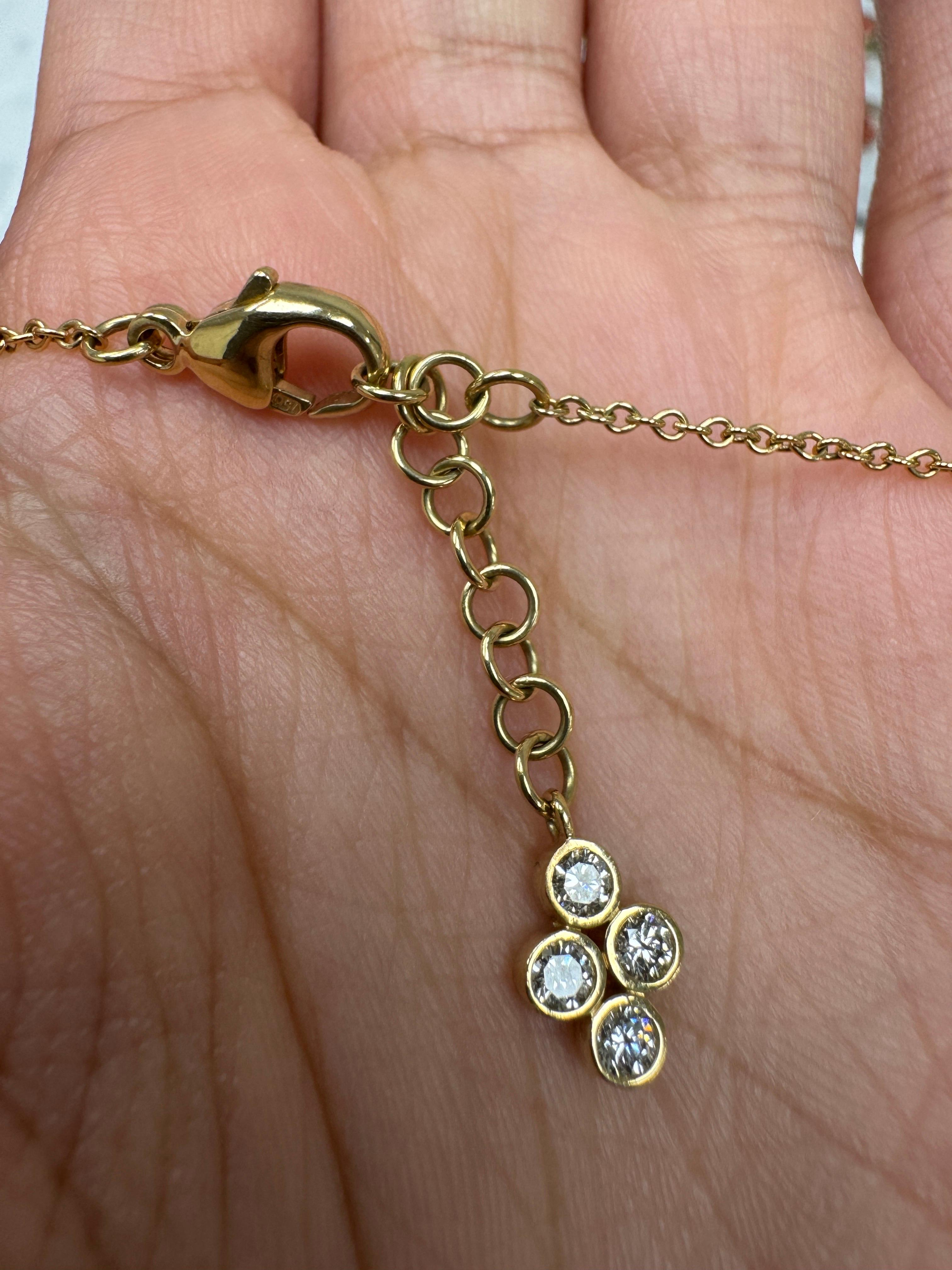 Taglio rotondo Collana esagonale Syna in edizione limitata in oro giallo con opale Boulder e diamanti in vendita