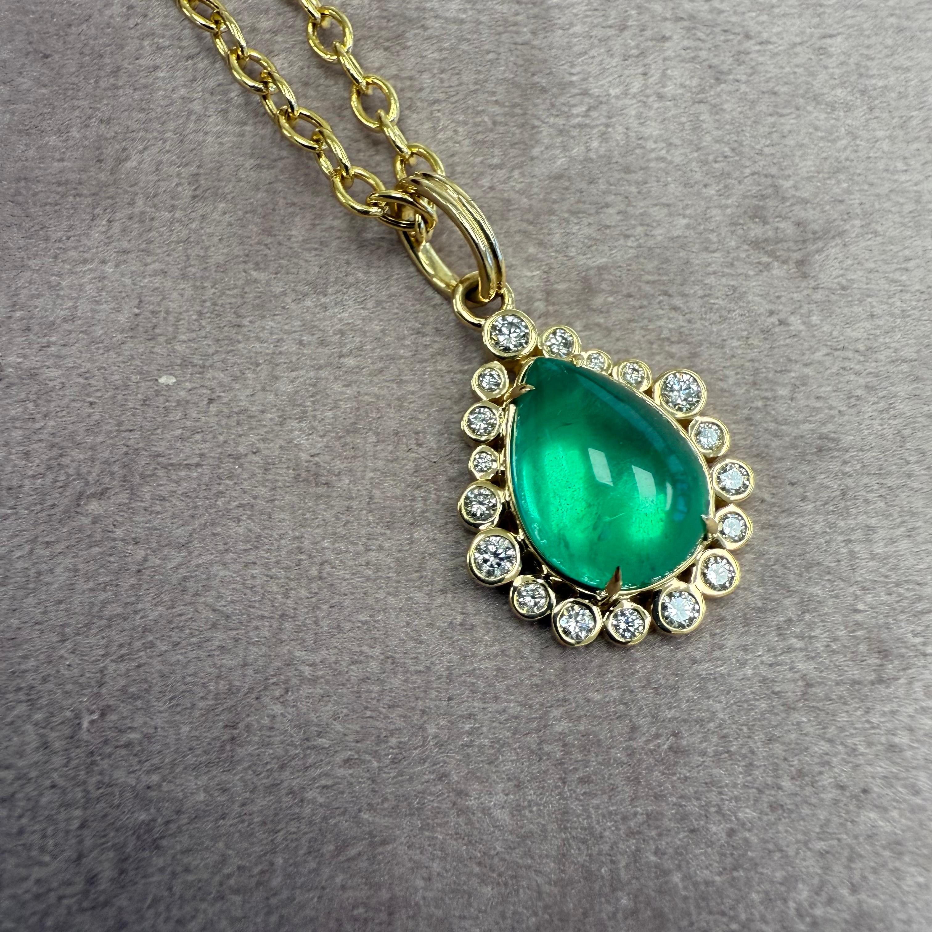 Contemporaneo Syna Limited Edition Yellow Gold Emerald Tear Drop Pendant with Diamonds in vendita