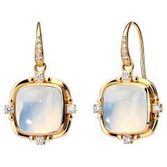 Syna - Edition limitée - Boucles d
oreilles pain de sucre en or jaune et quartz lunaire avec diamants