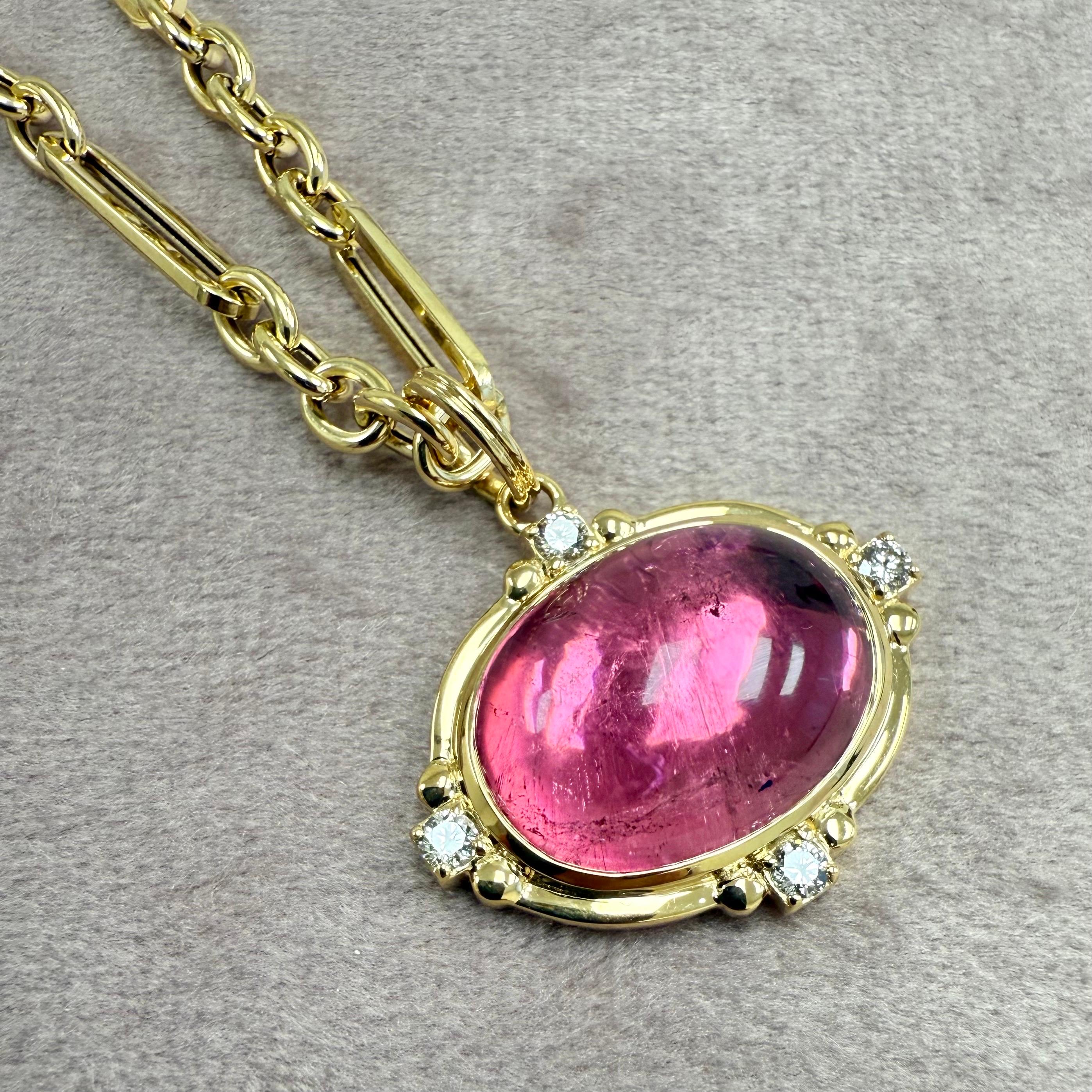 Créé en or jaune 18 carats
Tourmaline rose 12.80 carats env.
Diamants 0,20 carat environ
Chaîne vendue séparément
Edition limitée




 À propos des concepteurs ~ Dharmesh & Namrata

S'inspirant de petites choses, Jewell et Namrata Kothari ont créé
