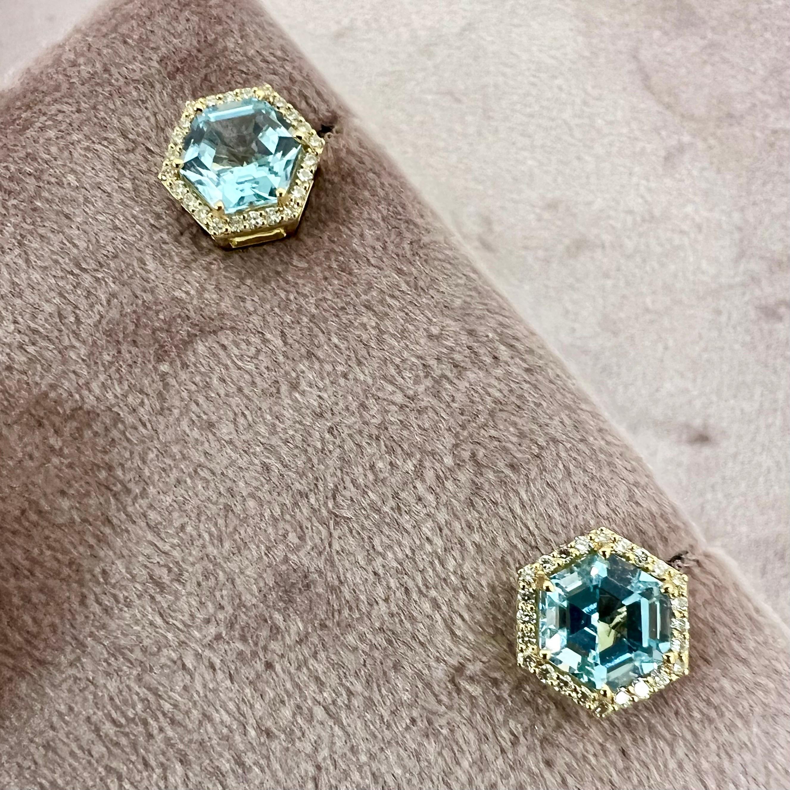 Created in 18 karat yellow gold
Blue topaz 3 carats approx.
Diamonds 0.20 carat approx.
Post backs for pierced ears
Limited Edition

Crafted from 18 karat yellow gold, these luxurious earrings boast an exquisite blue topaz of approximately three