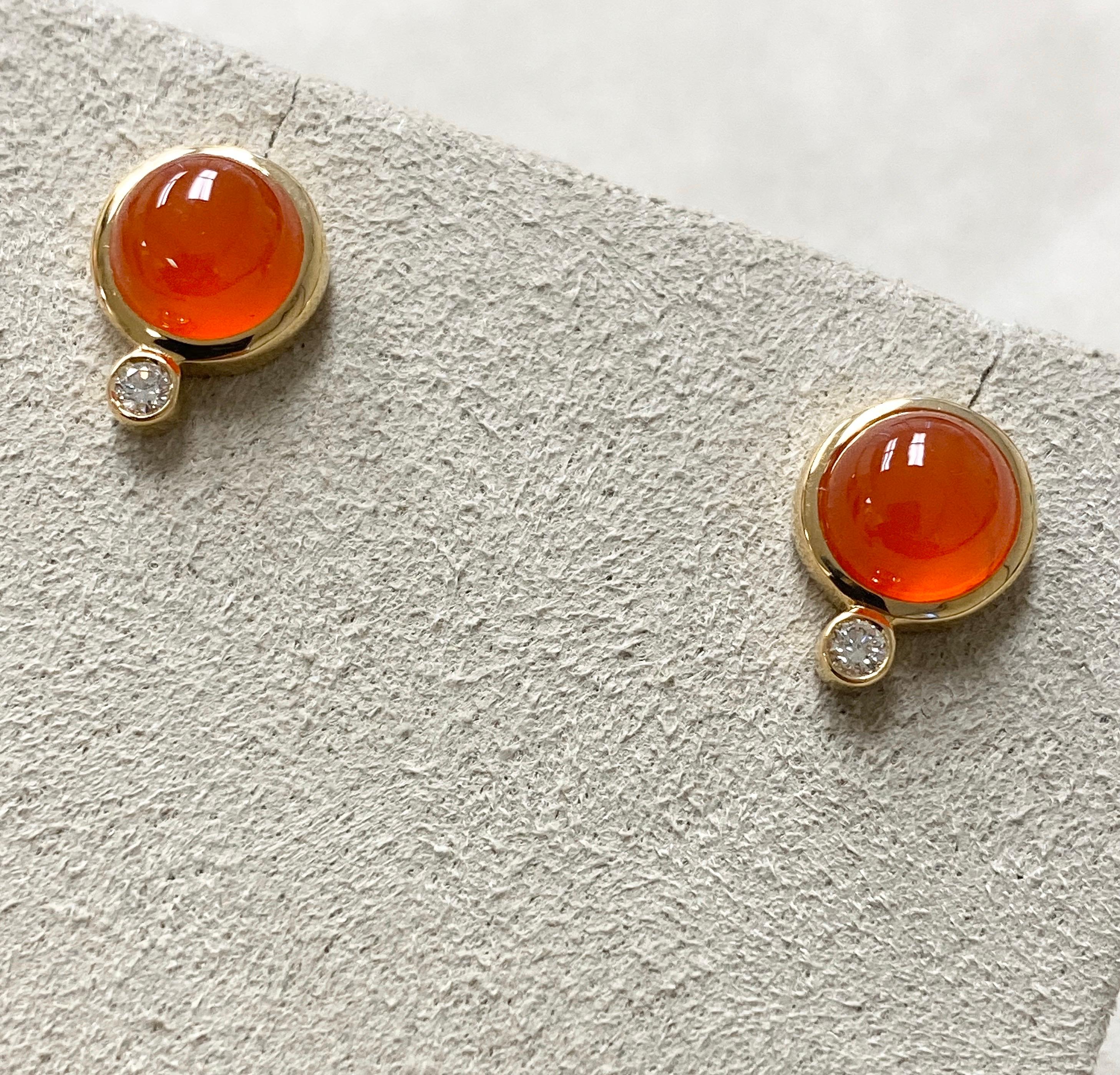 Created in 18 karat yellow gold
Orange Chalcedony 4 cts approx
Diamonds 0.10 ct approx
Can be worn at different angles
Limited edition

Crafted in 18 karat yellow gold, these limited edition Earrings feature Orange Chalcedony and Diamonds for an