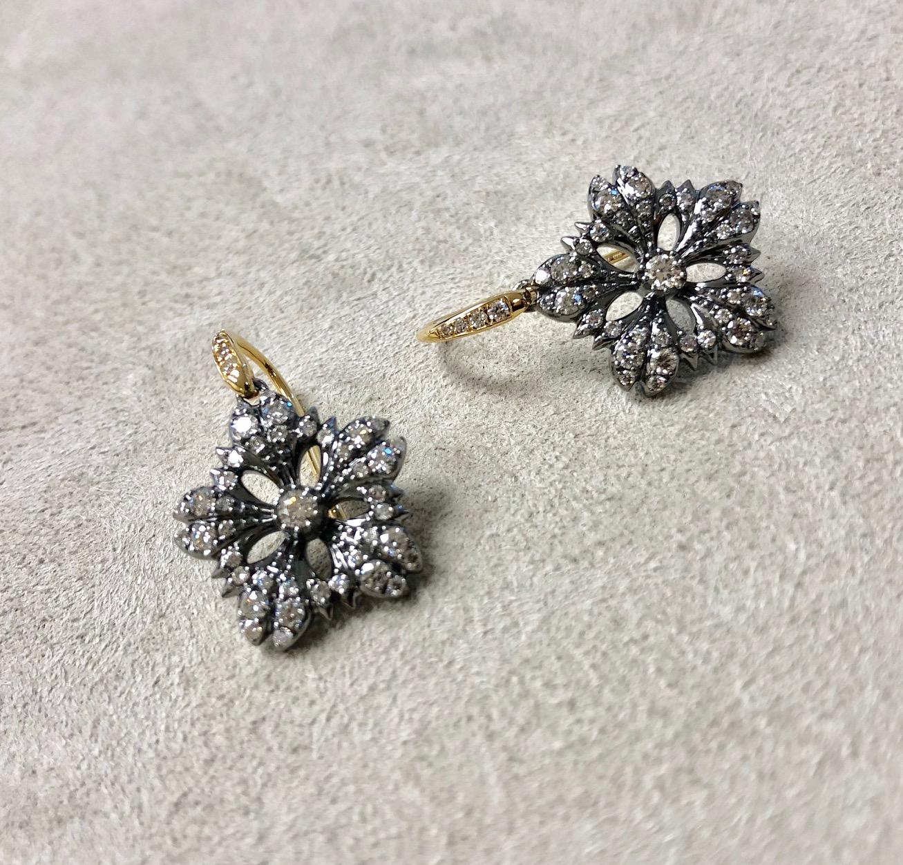 Syna Oxidized Silver and Yellow Gold Flower Earrings with Diamonds For Sale 2